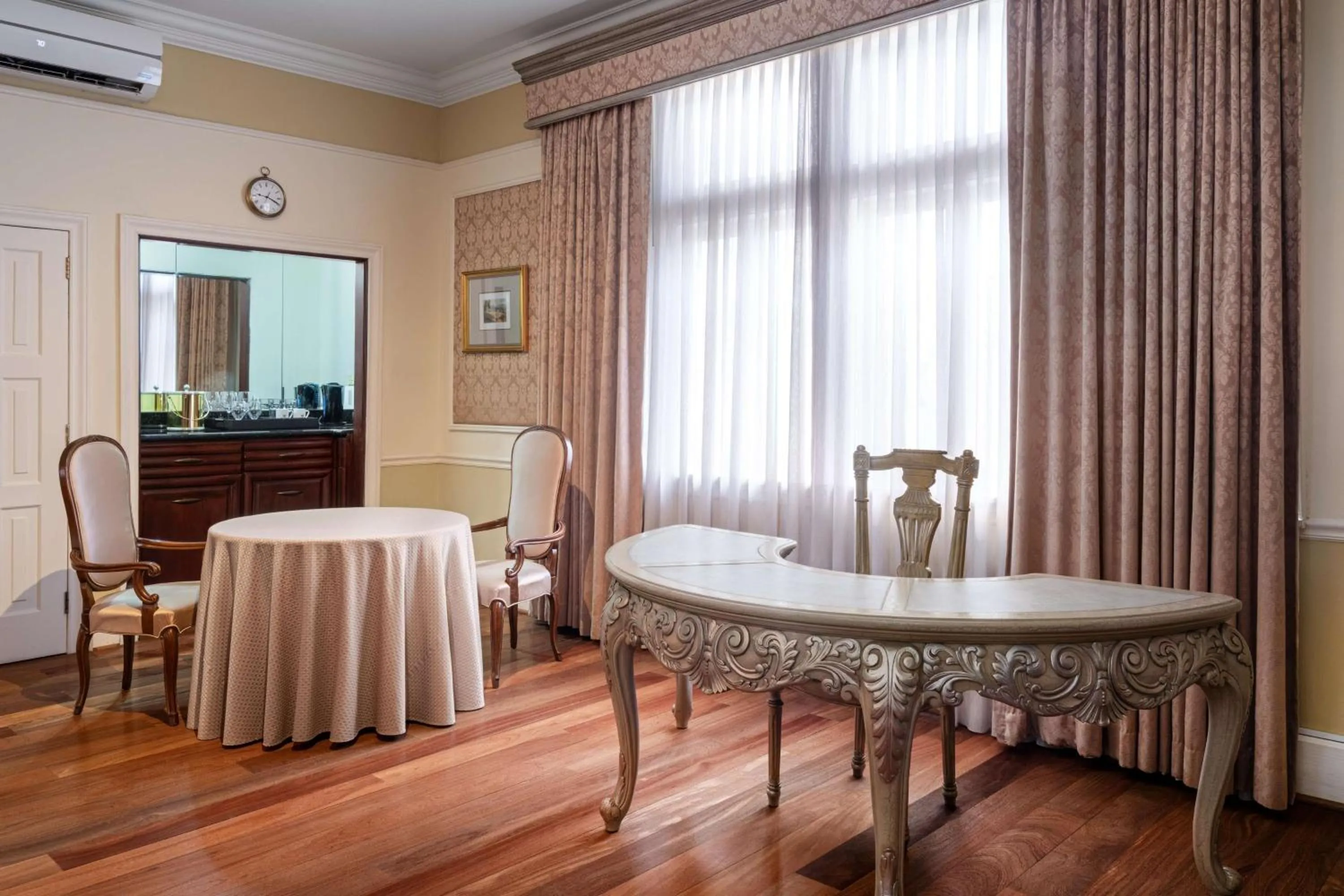 Photo of the whole room in Terra Nova, BW Premier Collection