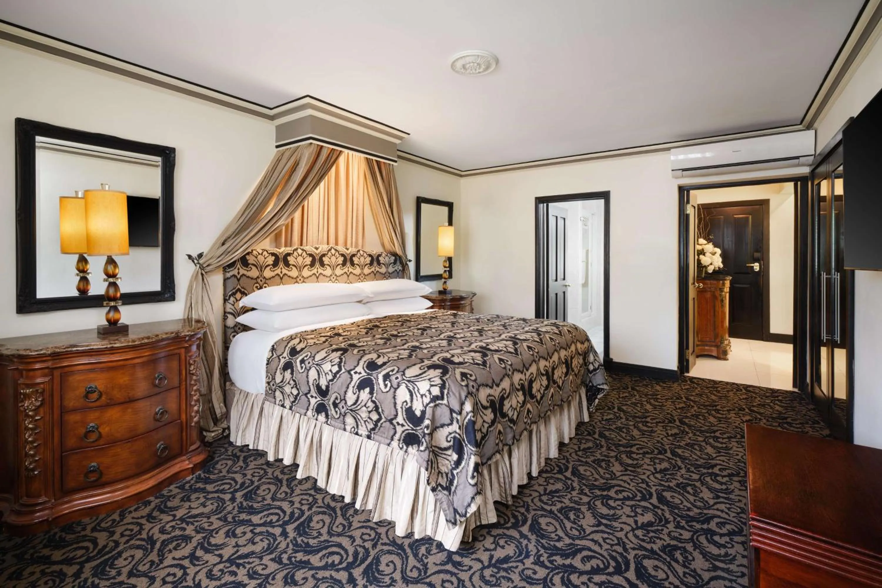 Photo of the whole room, Bed in Terra Nova, BW Premier Collection