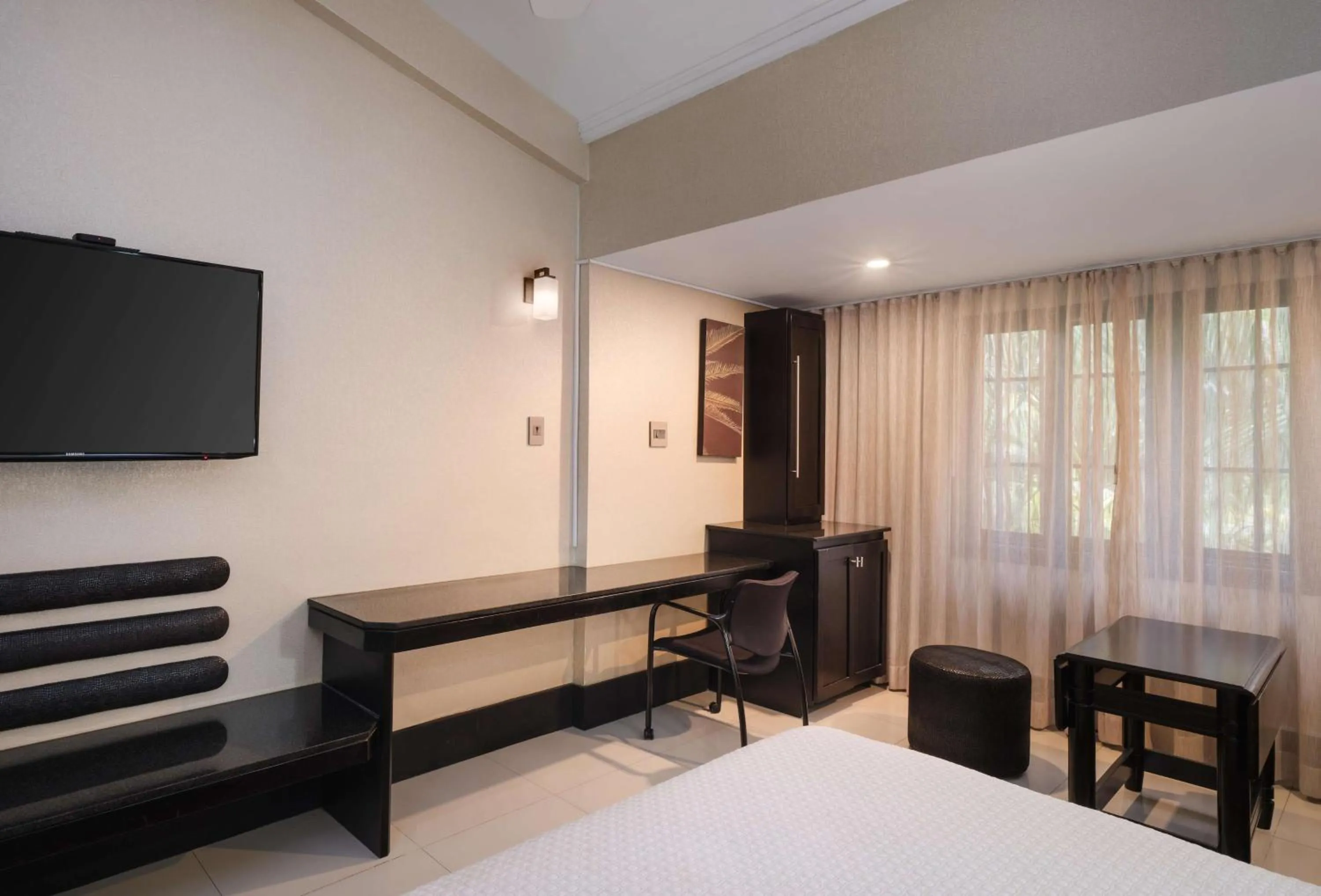 Photo of the whole room, Bed in Terra Nova, BW Premier Collection