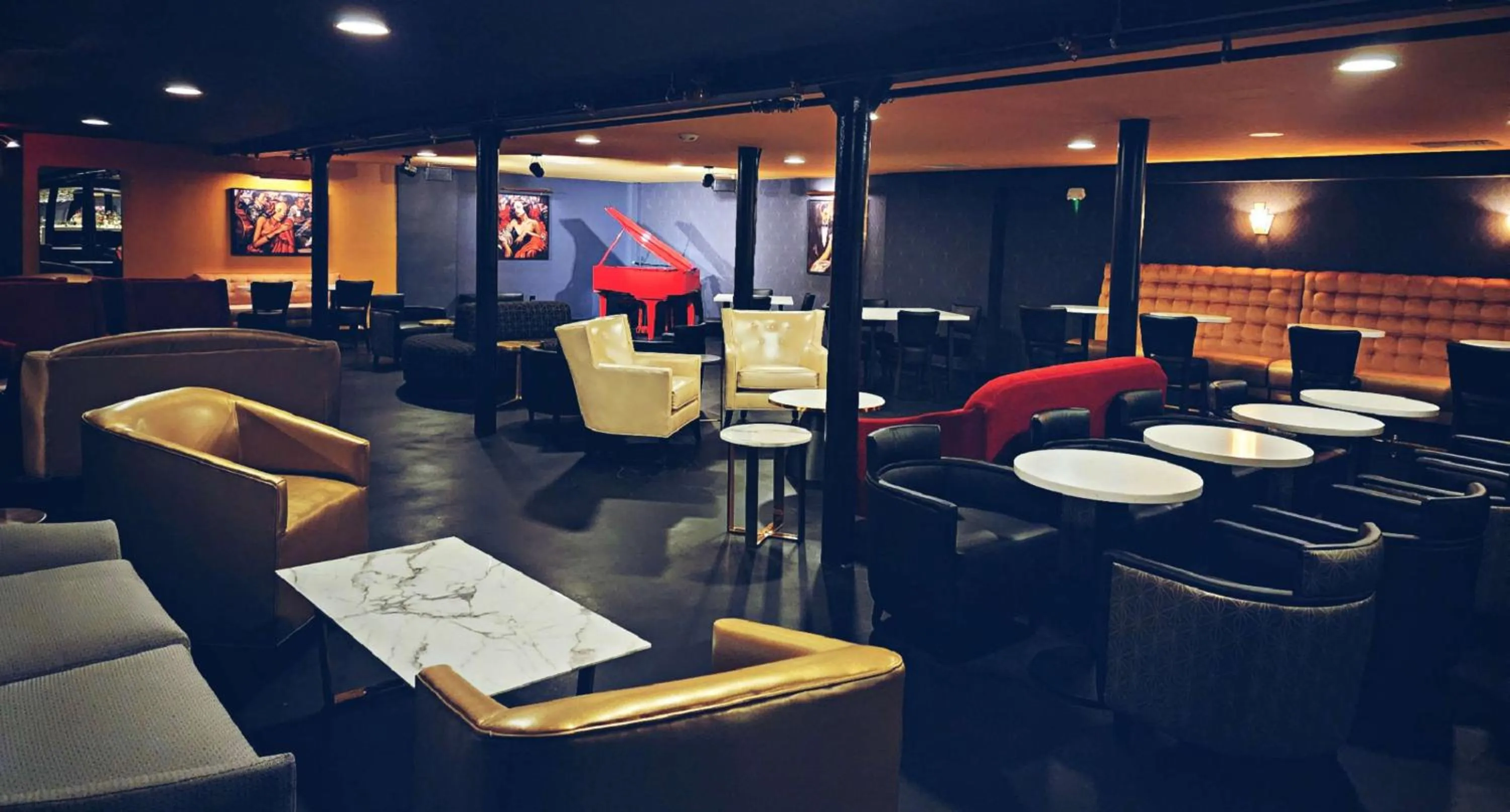 Lounge or bar in Aiden San Antonio Riverwalk