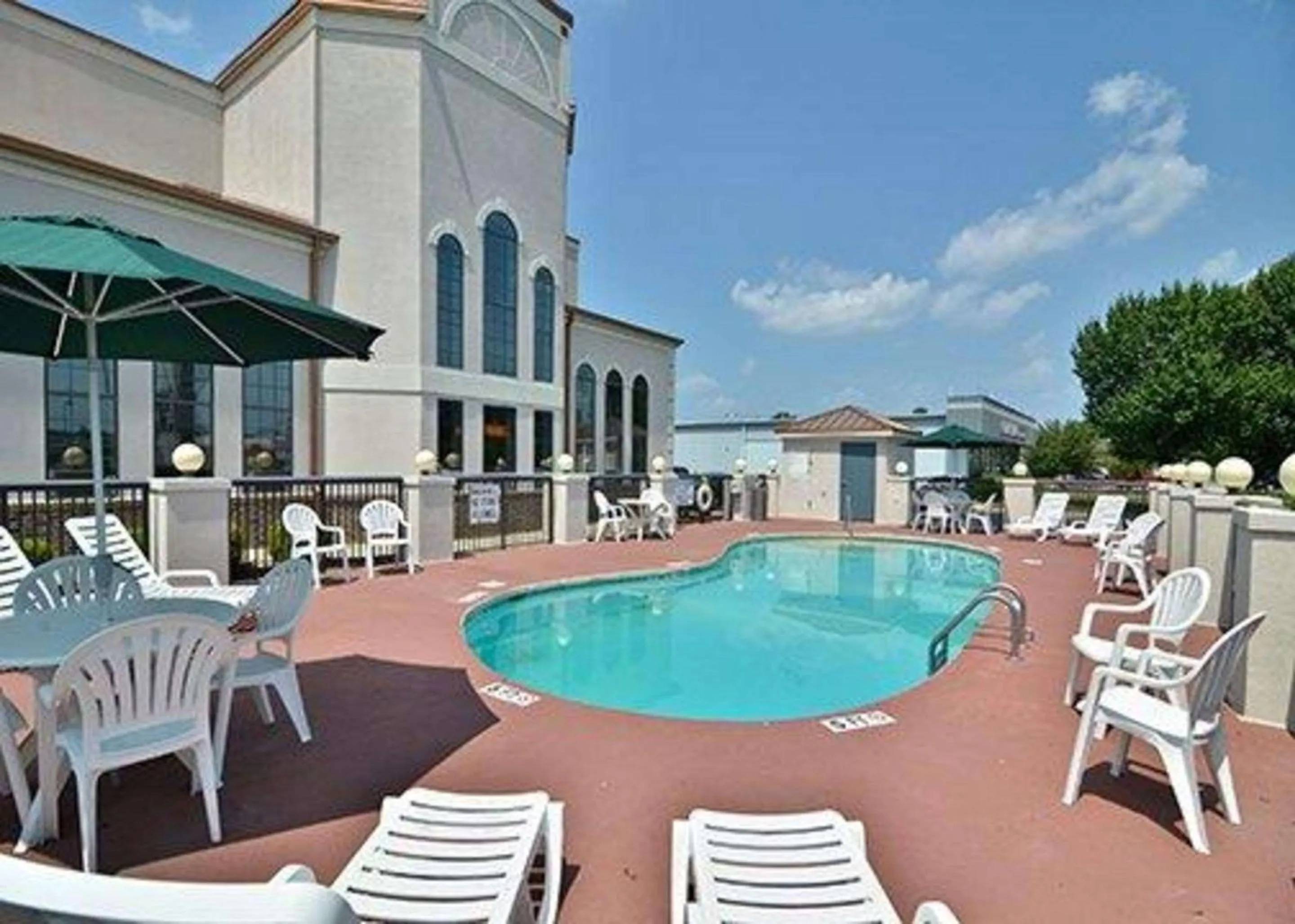 Swimming pool in Quality Inn Bennettsville