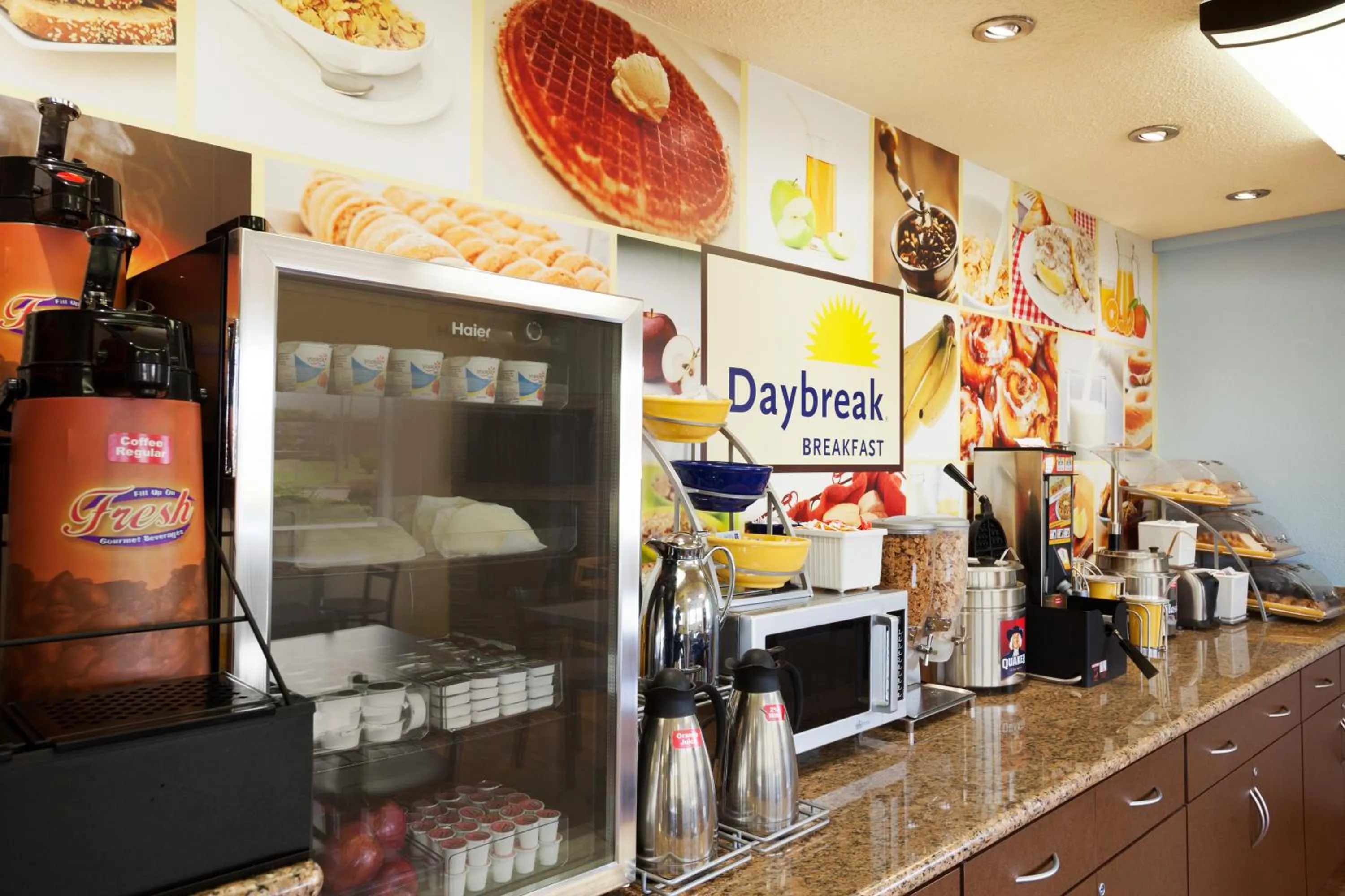 Restaurant/places to eat in Days Inn by Wyndham Champaign/Urbana