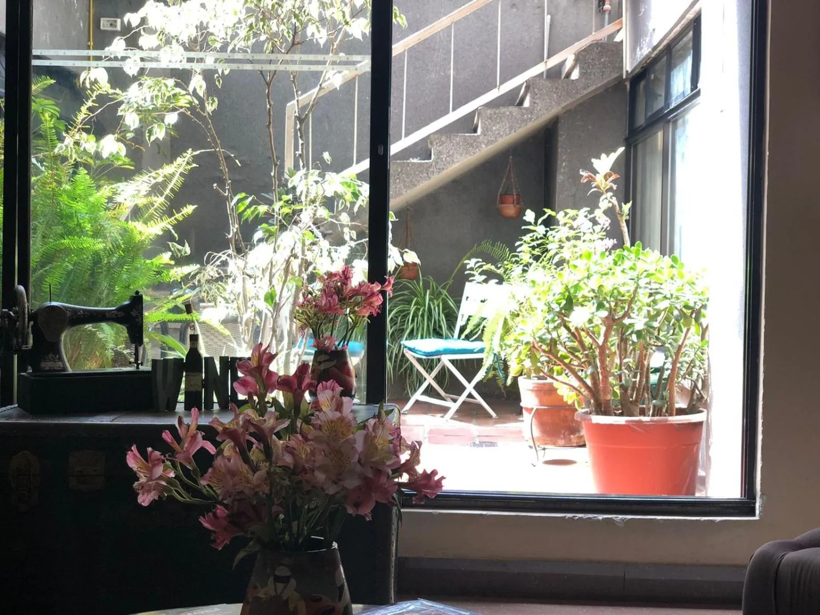 Inner courtyard view in Filatelia Suites & Travel