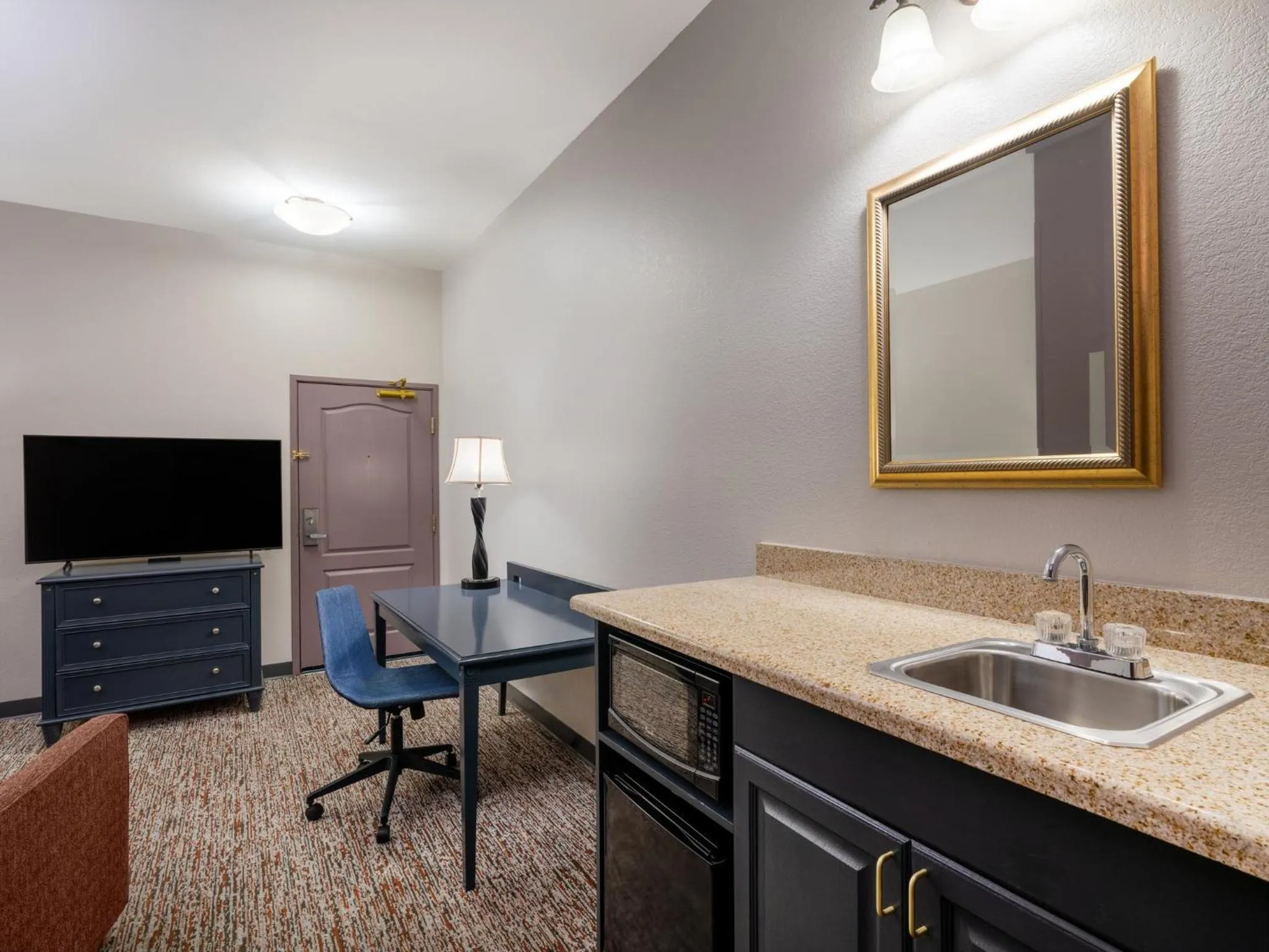 Photo of the whole room in Garner Hotel Gillette South by IHG