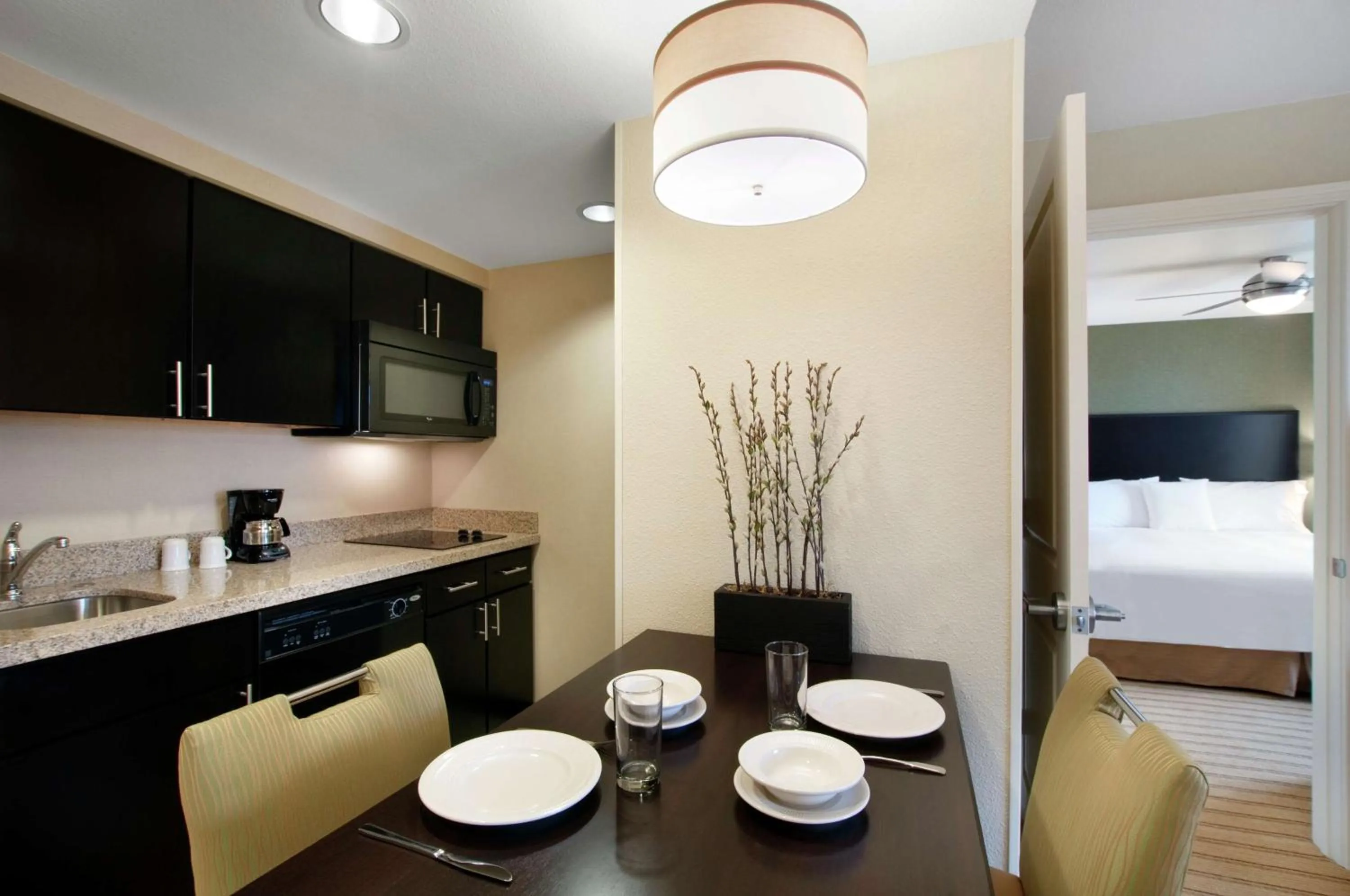 Kitchen or kitchenette, Bed in Homewood Suites by Hilton Fort Worth West at Cityview