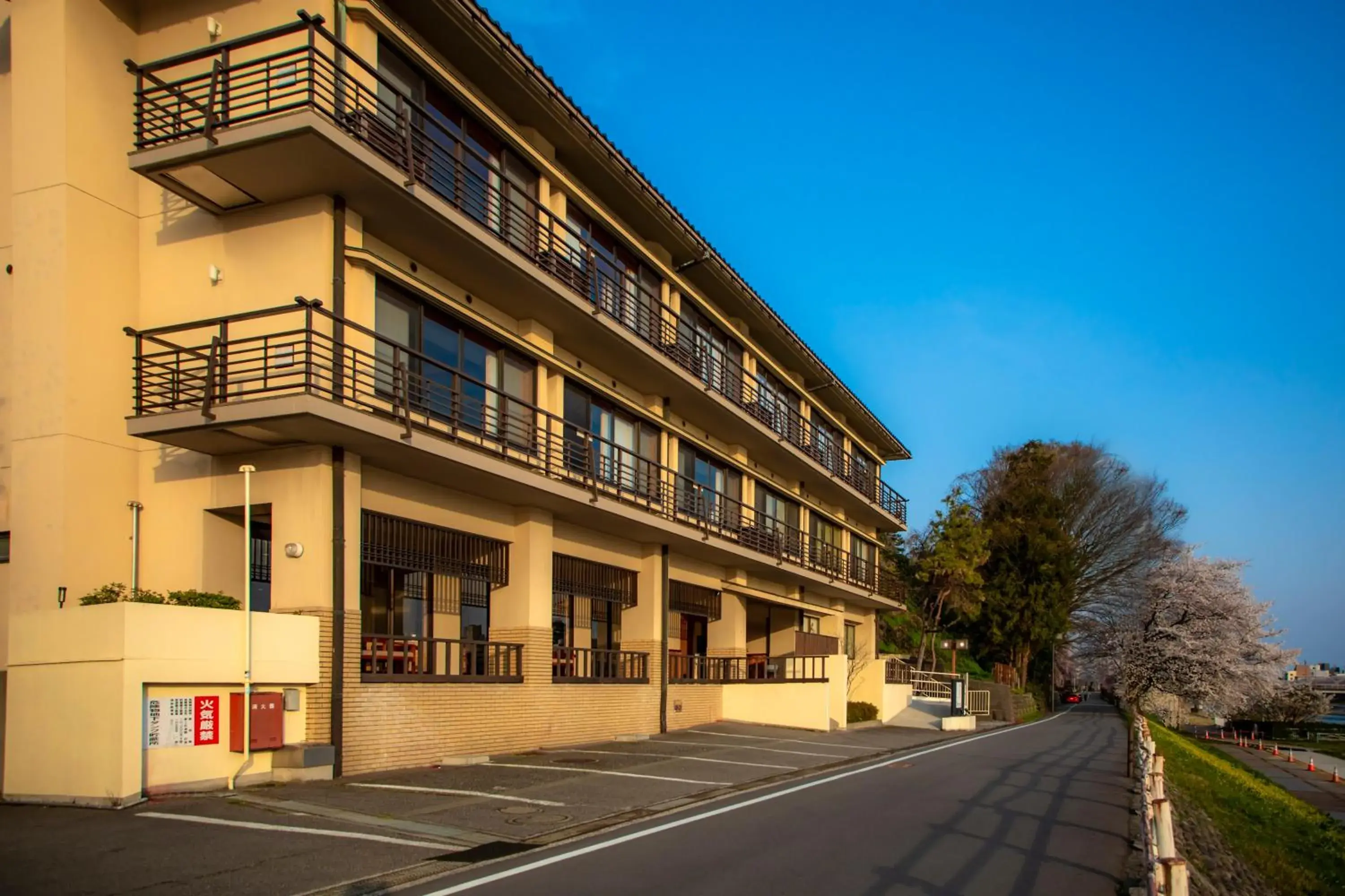 Property building in Yuyaruru Saisai Property building in Yuyaruru Saisai