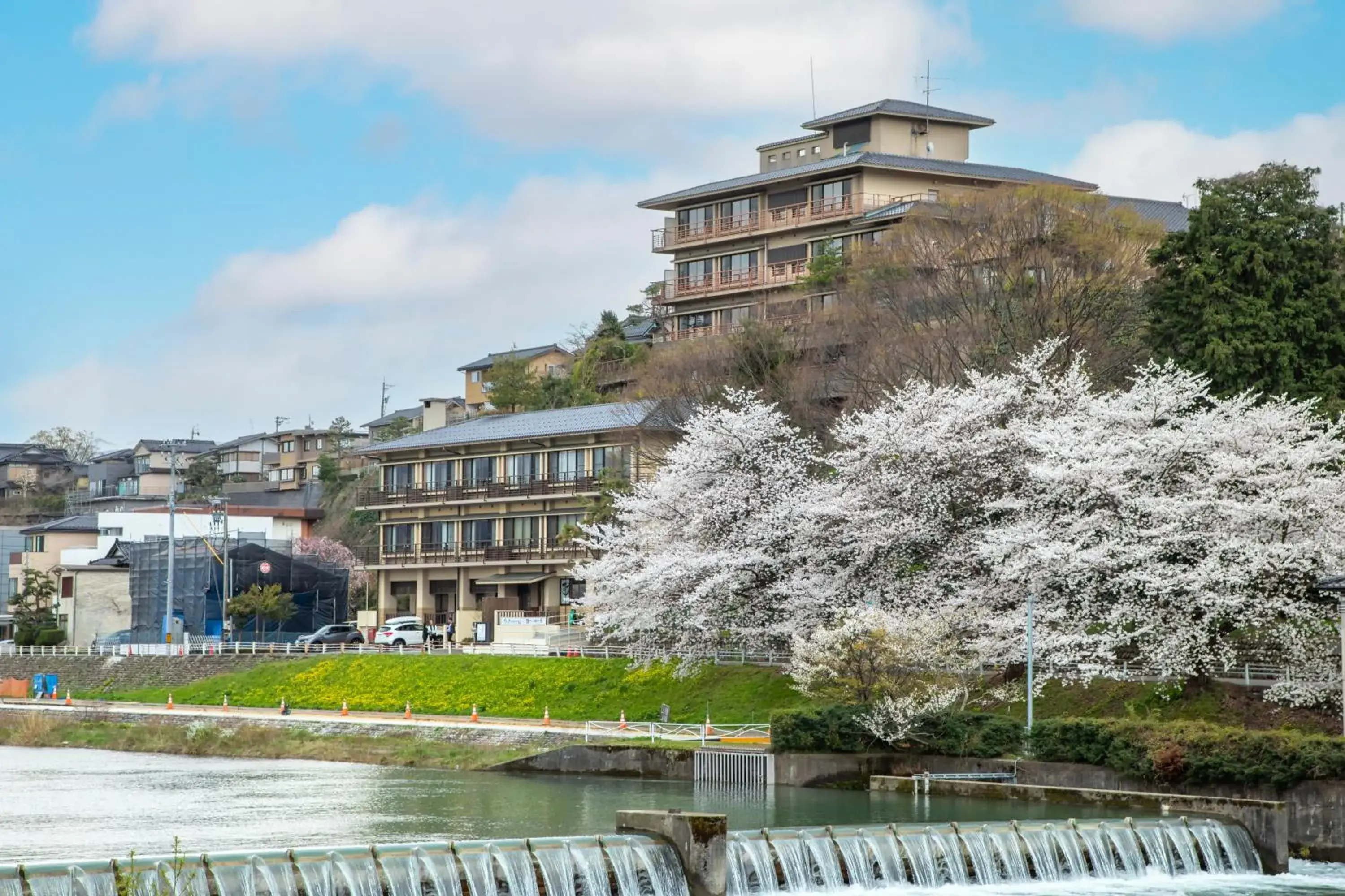 Property building in Yuyaruru Saisai Property building in Yuyaruru Saisai