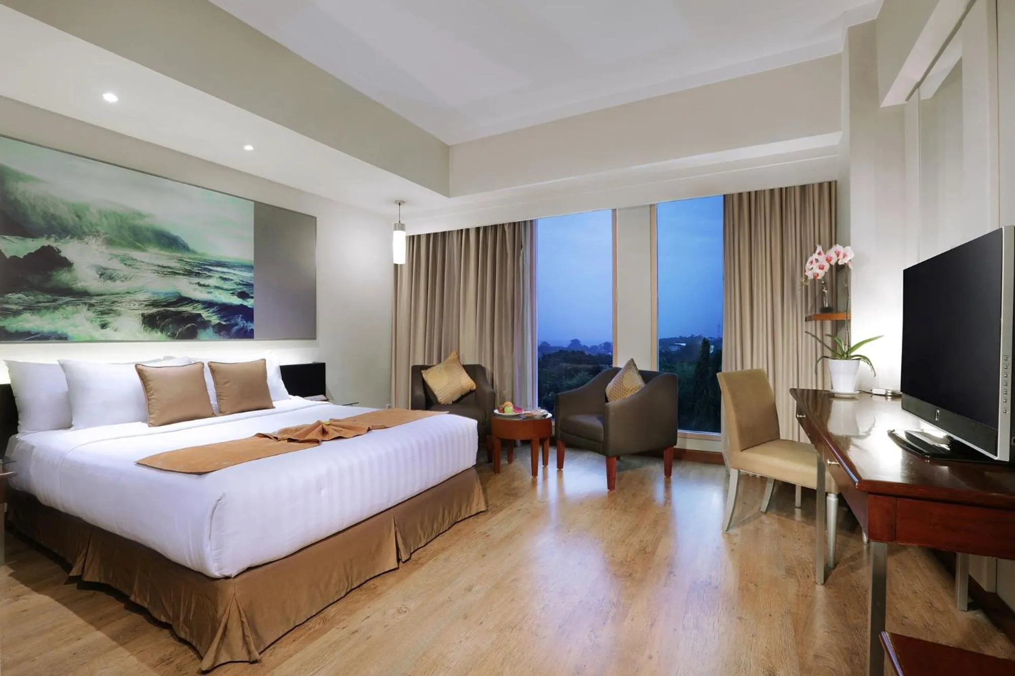 Bedroom, Bed in Grand Candi Hotel