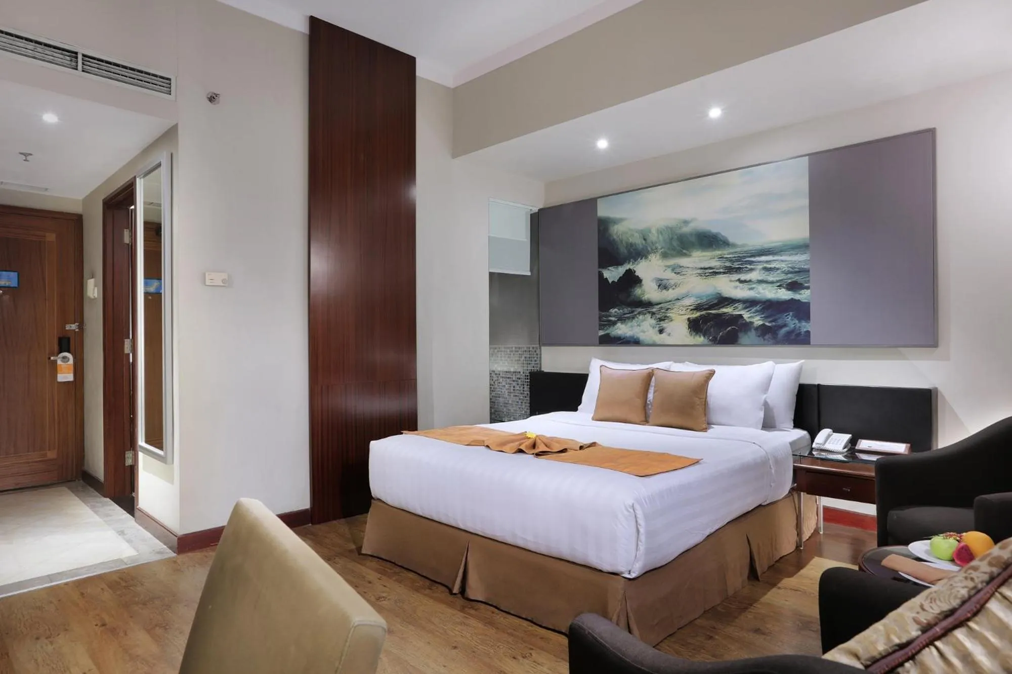 Bedroom, Bed in Grand Candi Hotel
