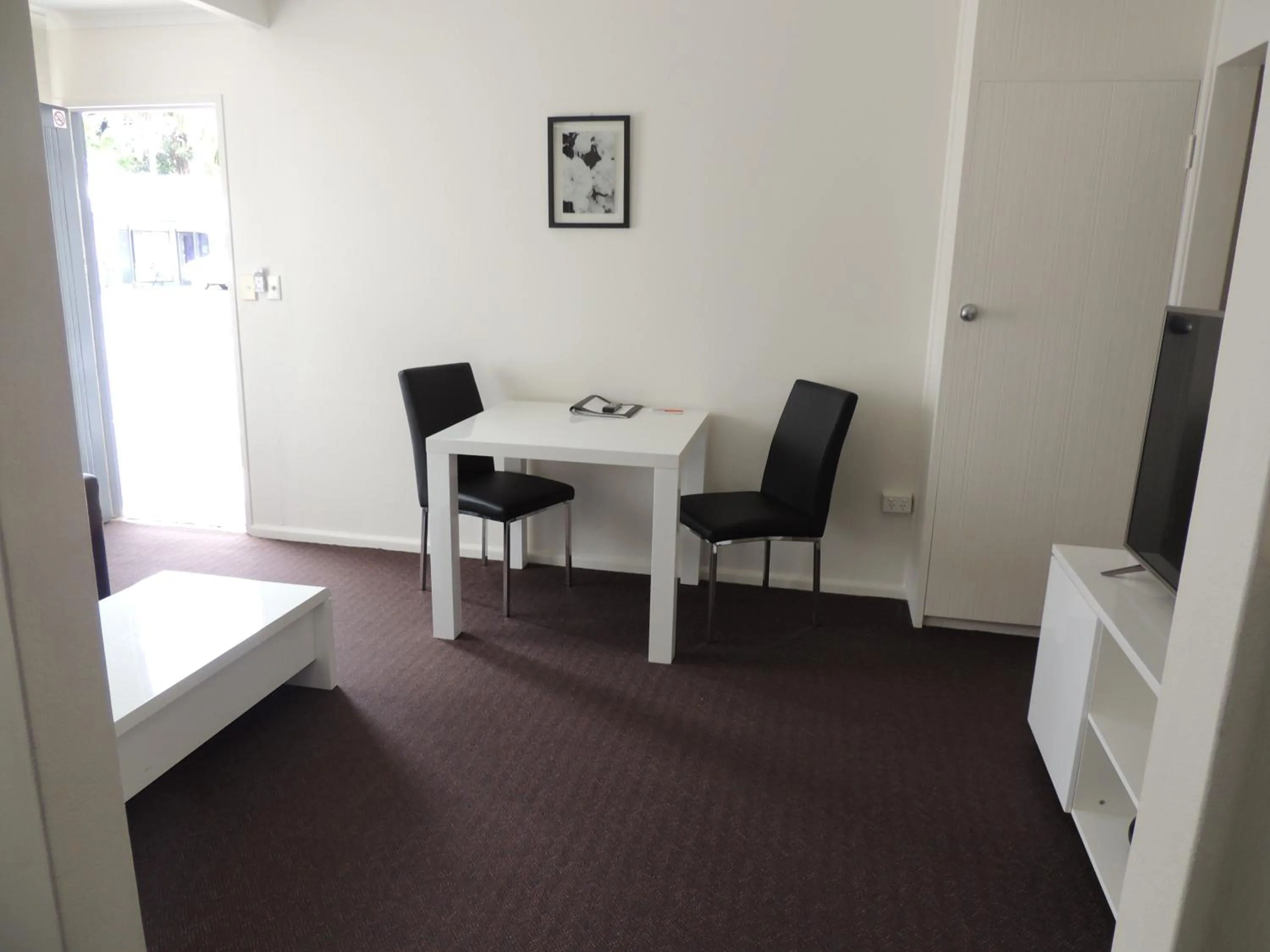 Dining area in Comfort Inn Premier