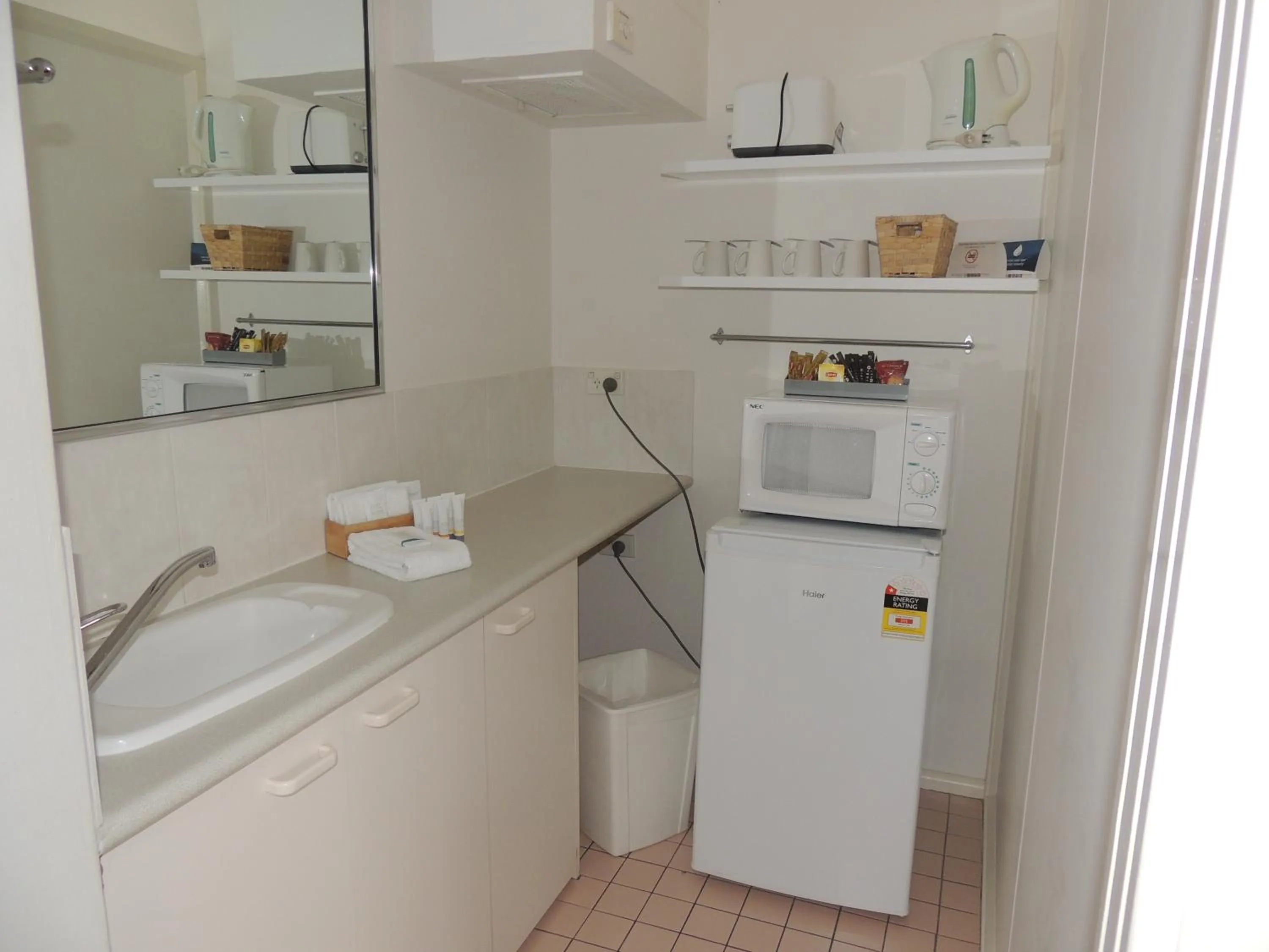 Kitchen or kitchenette in Comfort Inn Premier