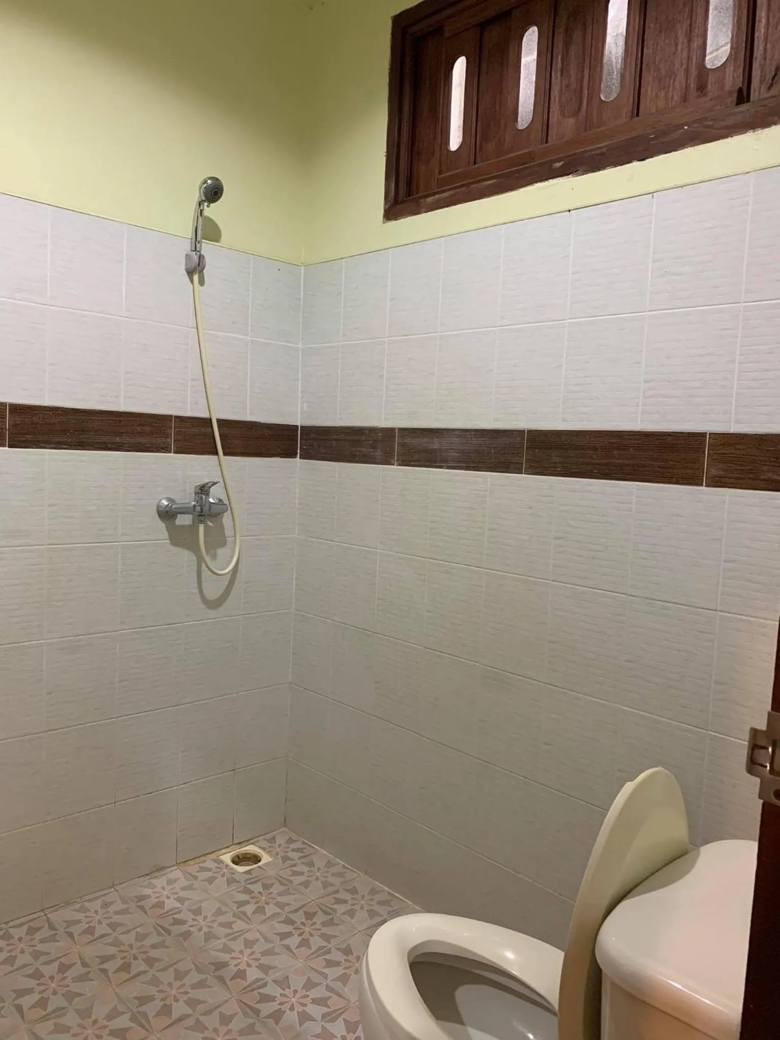 Bathroom in Rattana Guesthouse & Bungalow