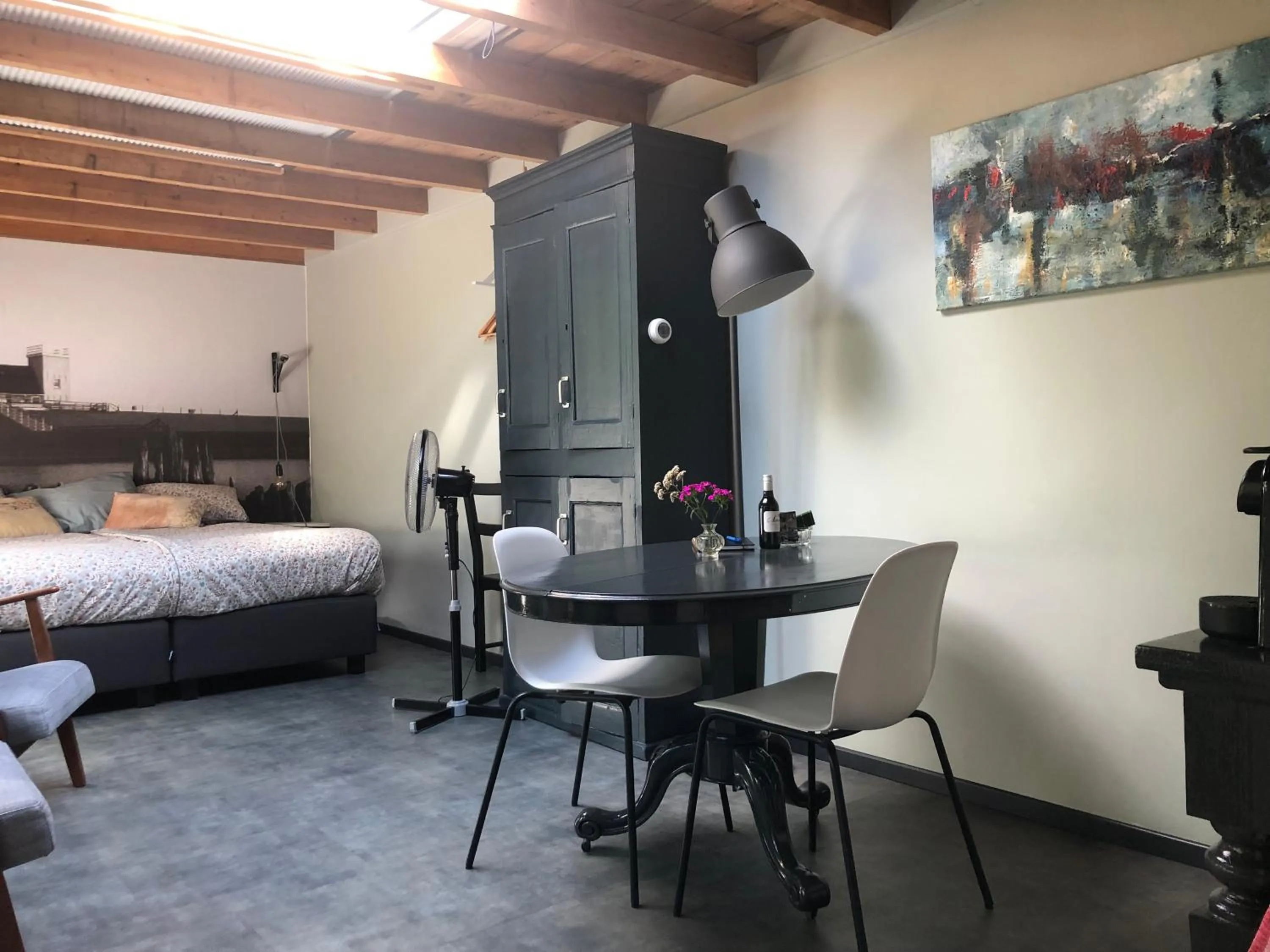 Dining area, Bed in B&B de Garaazje