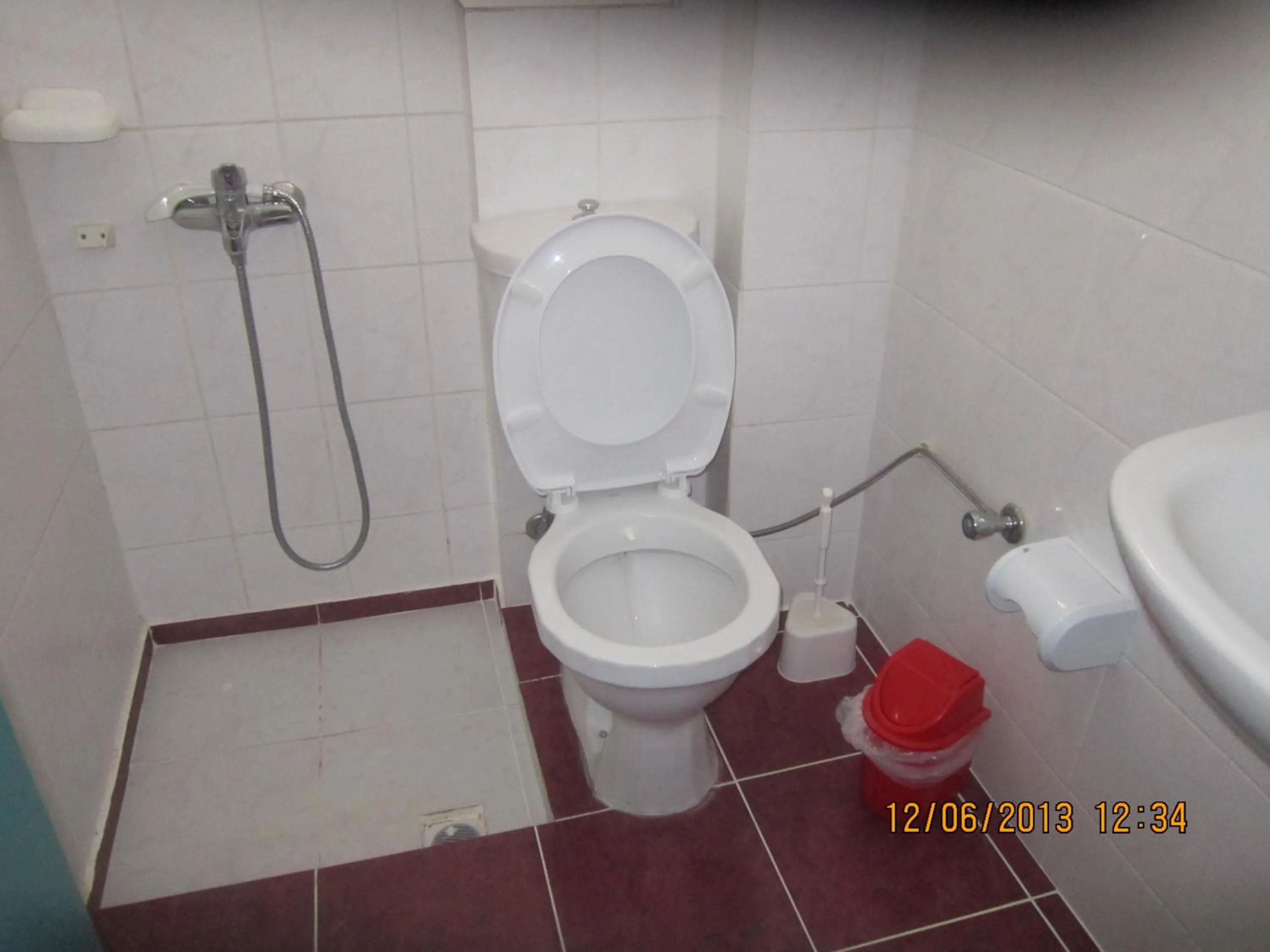 Bathroom in Red Rose Hotel