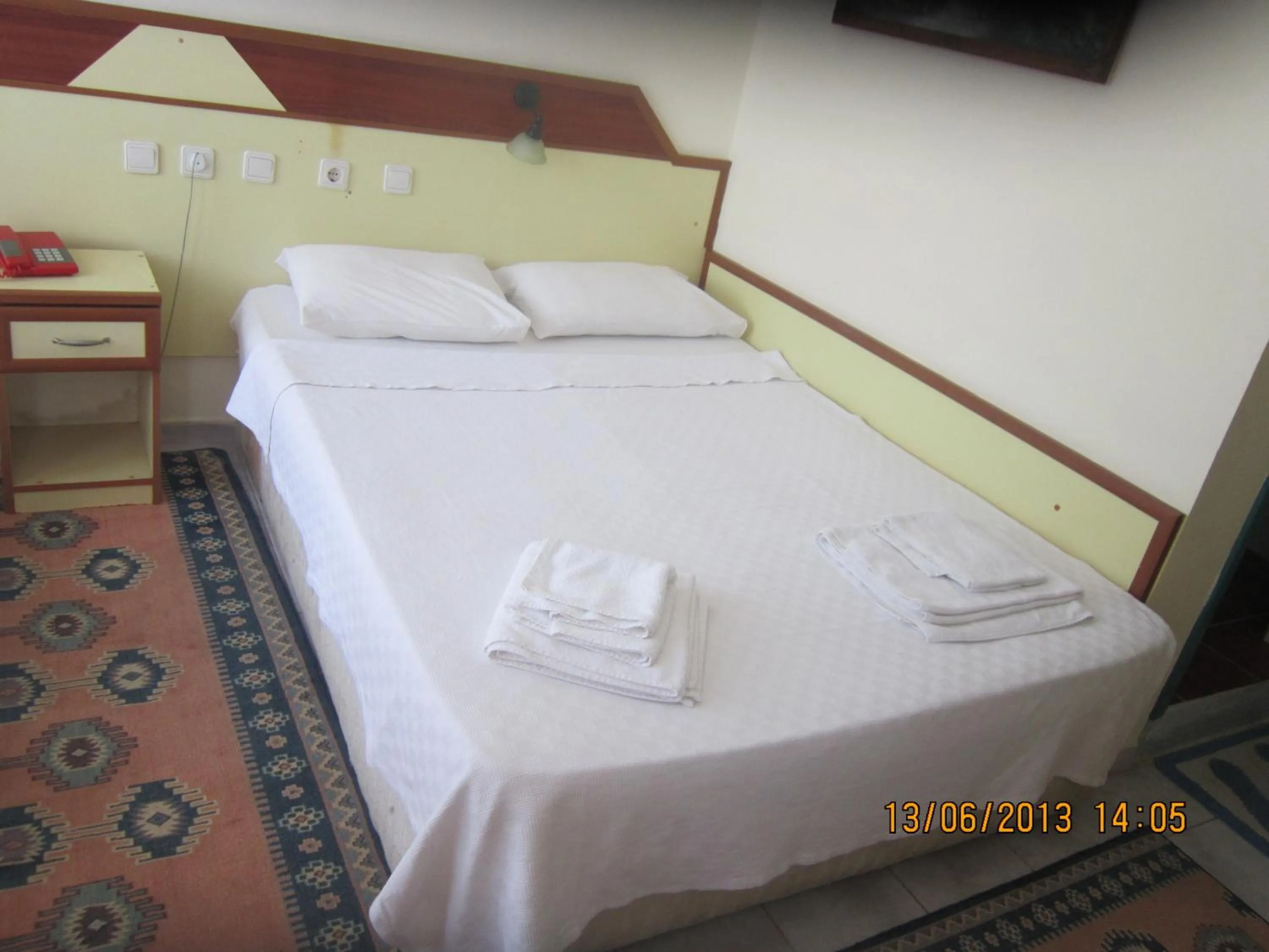 Bed in Red Rose Hotel