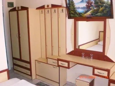 Red Rose Hotel Red Rose Hotel