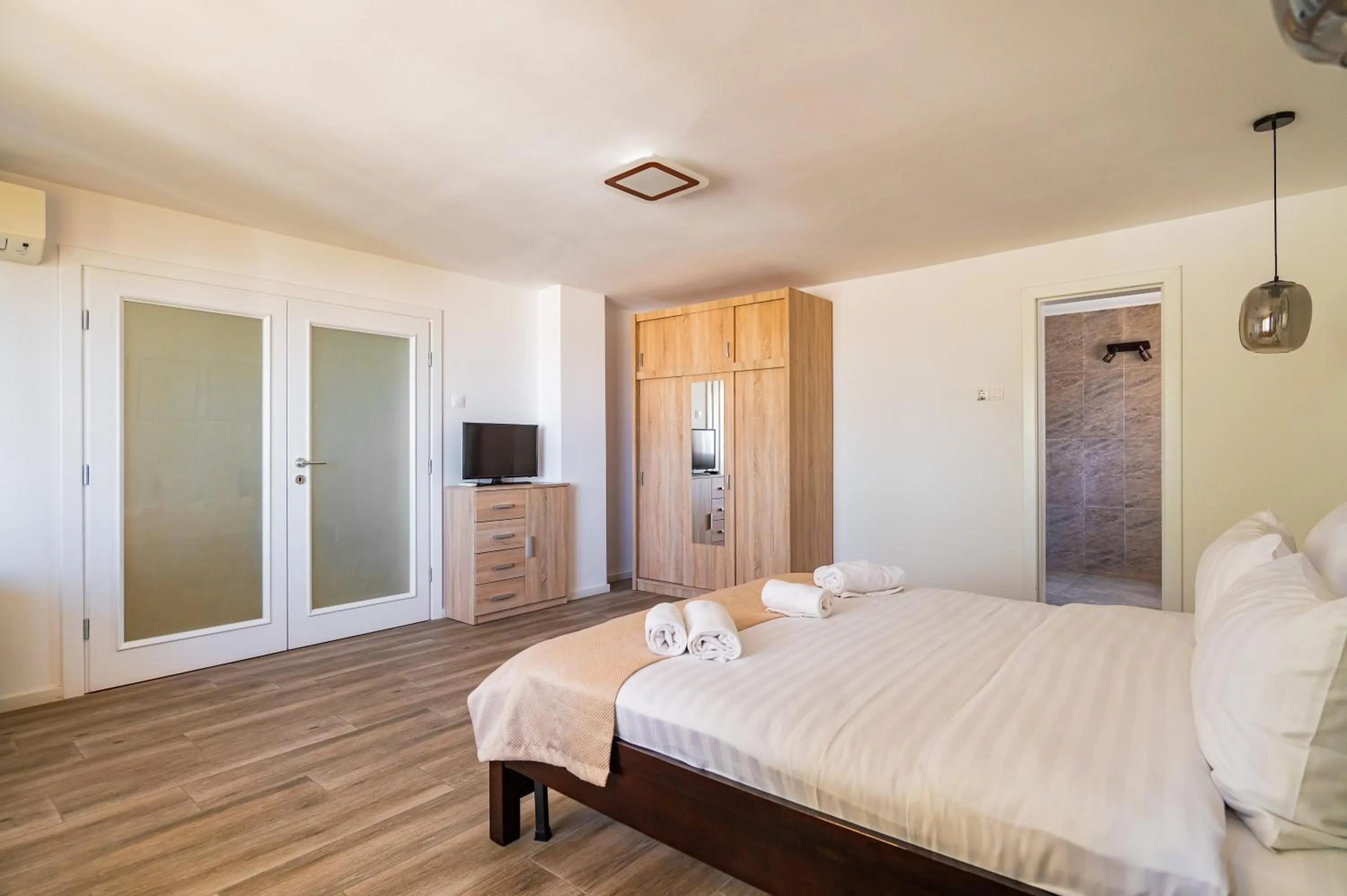 Bed in Complex Paloma Coral