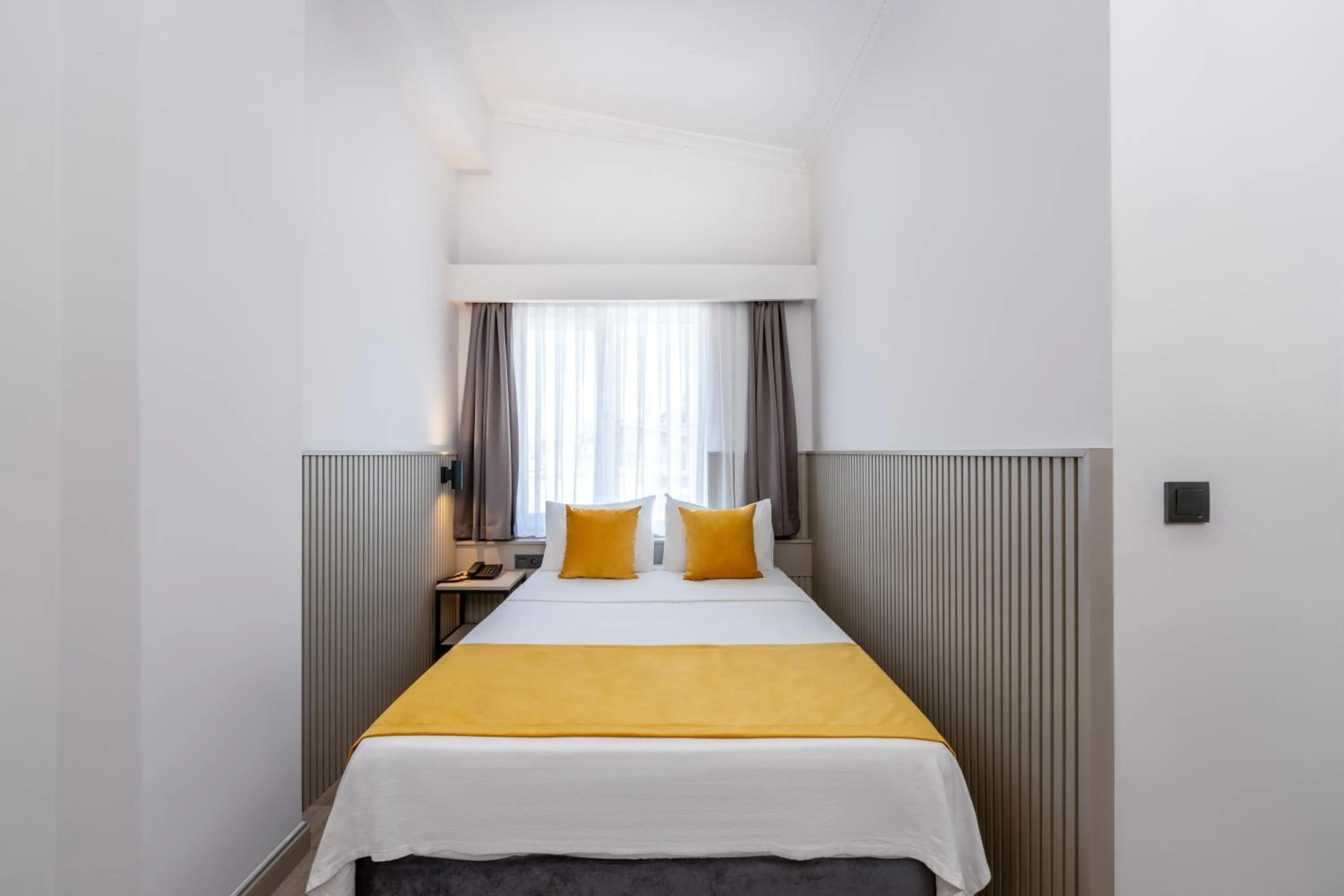 Bed in Lemon Hotel