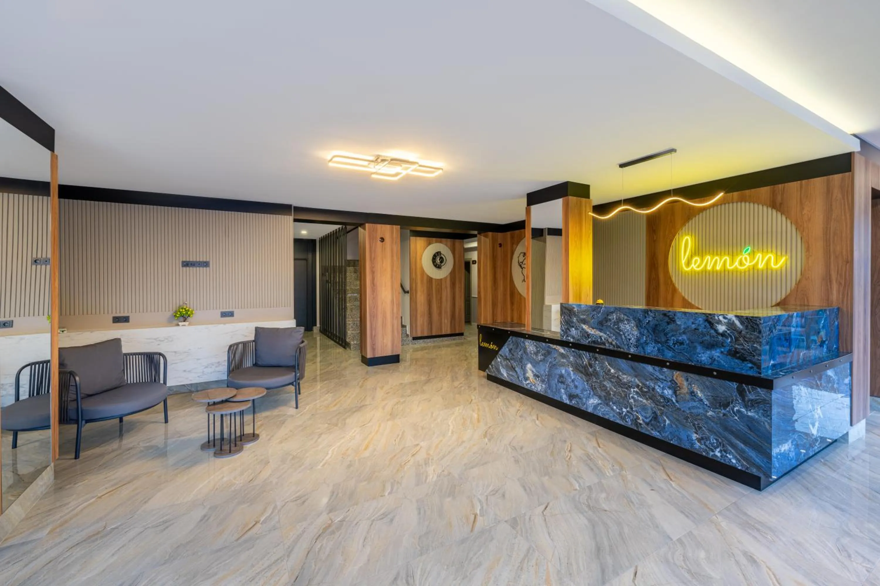 Lobby or reception in Lemon Hotel