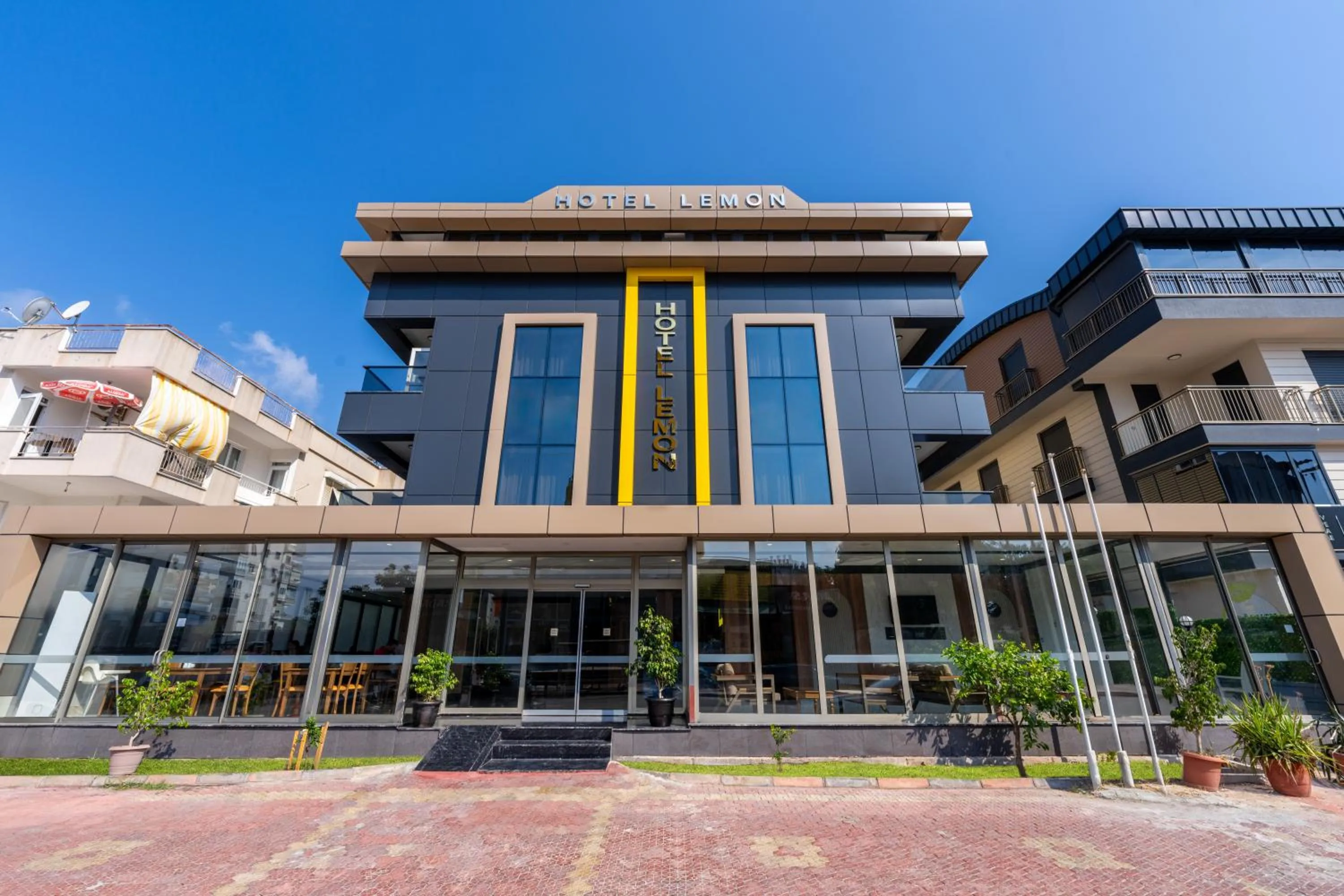Property building in Lemon Hotel