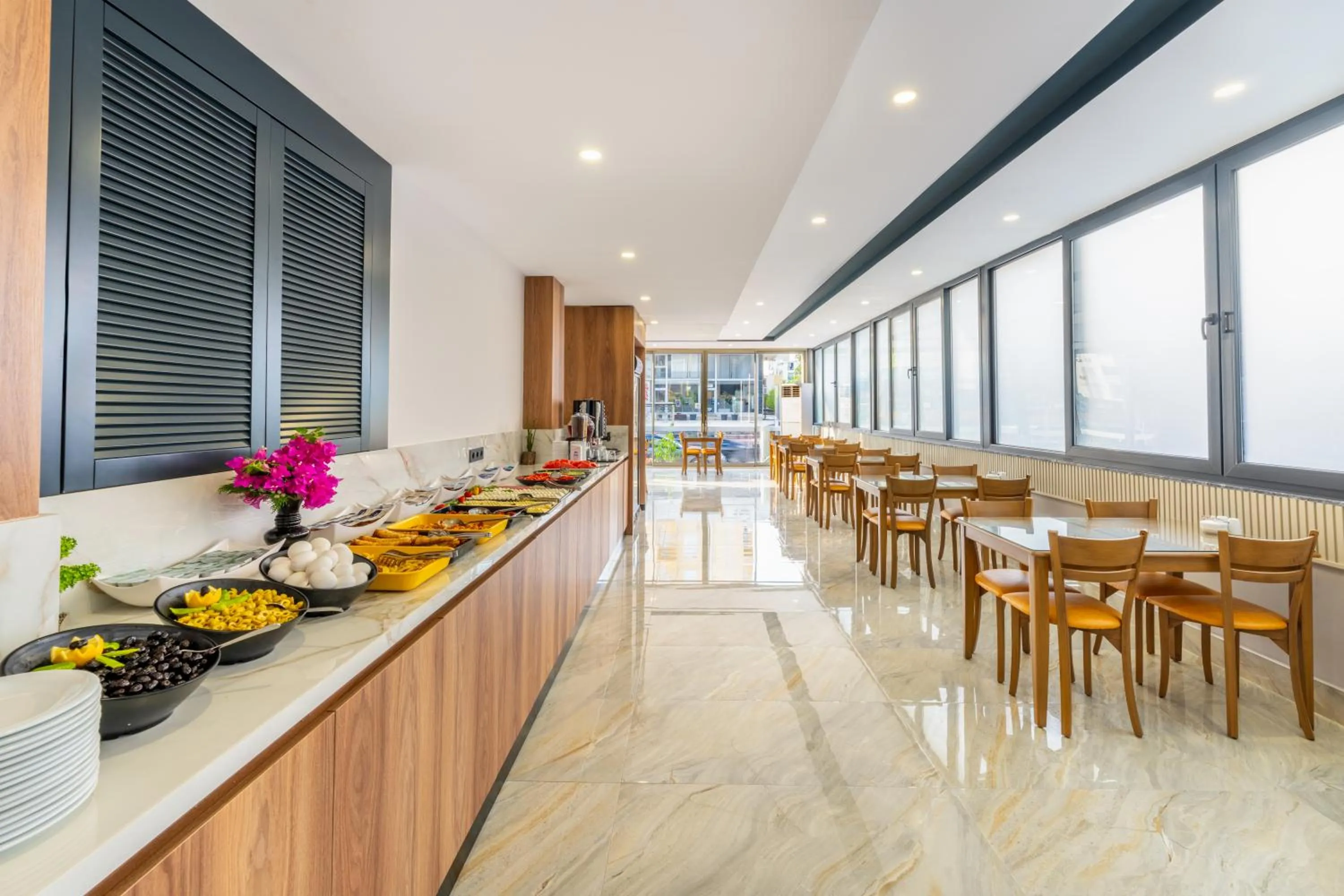 Restaurant/places to eat in Lemon Hotel