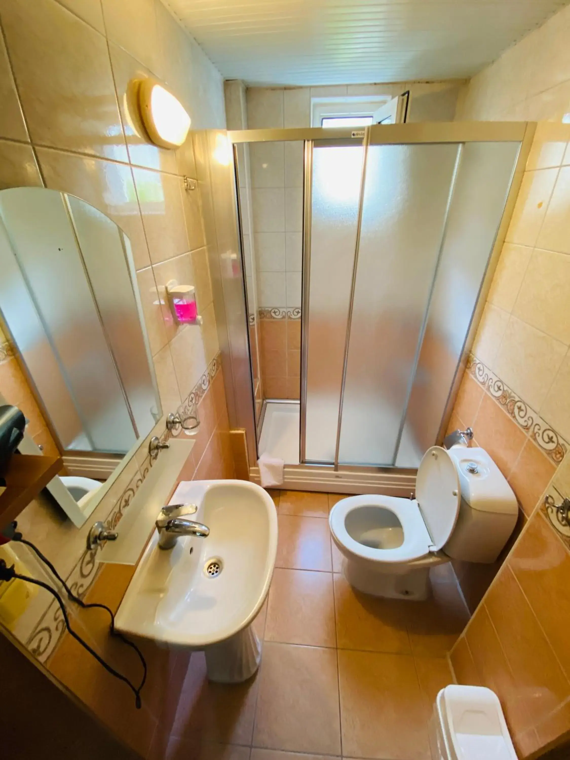 Bathroom in Lemon Hotel