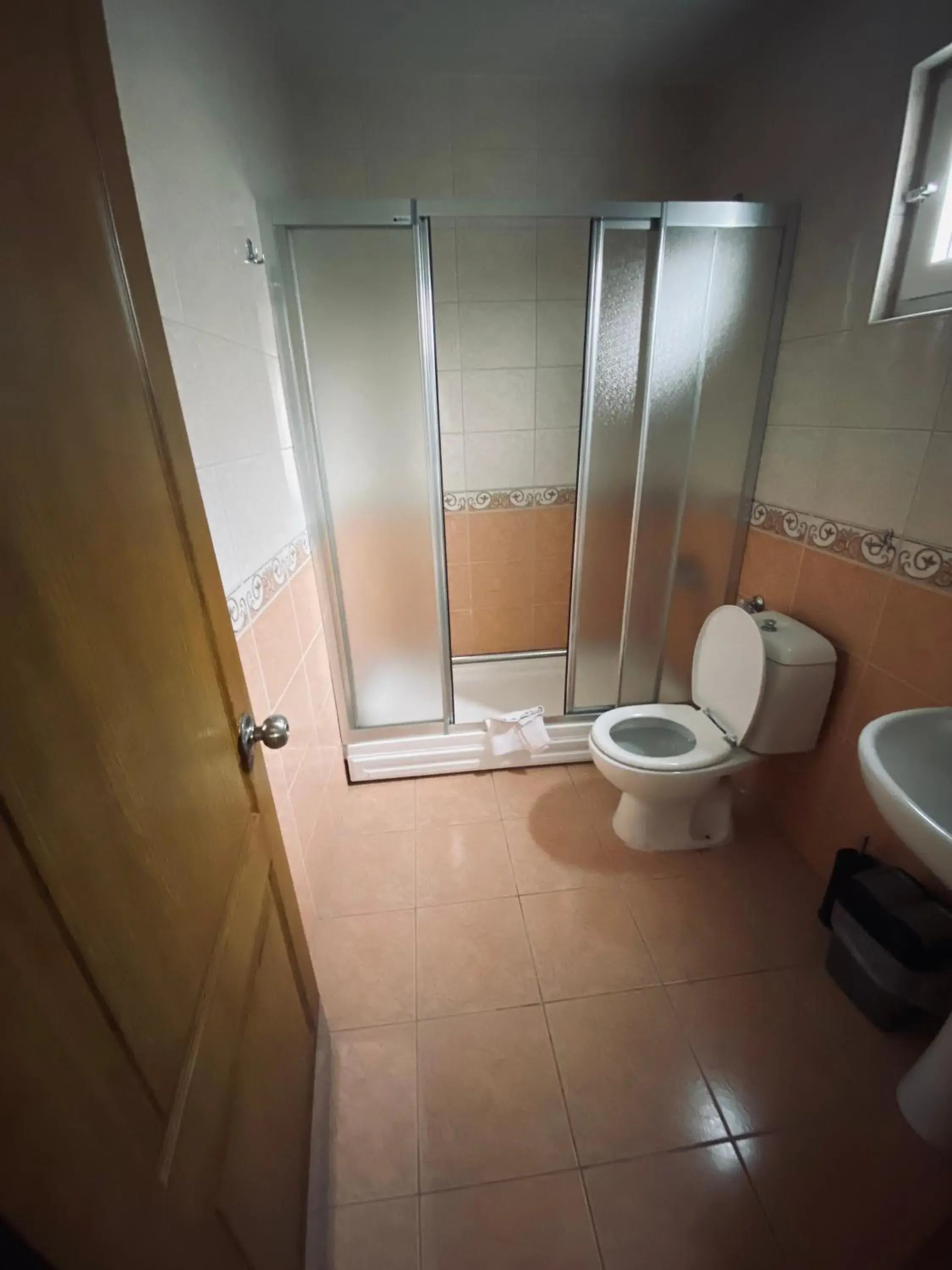 Bathroom in Lemon Hotel