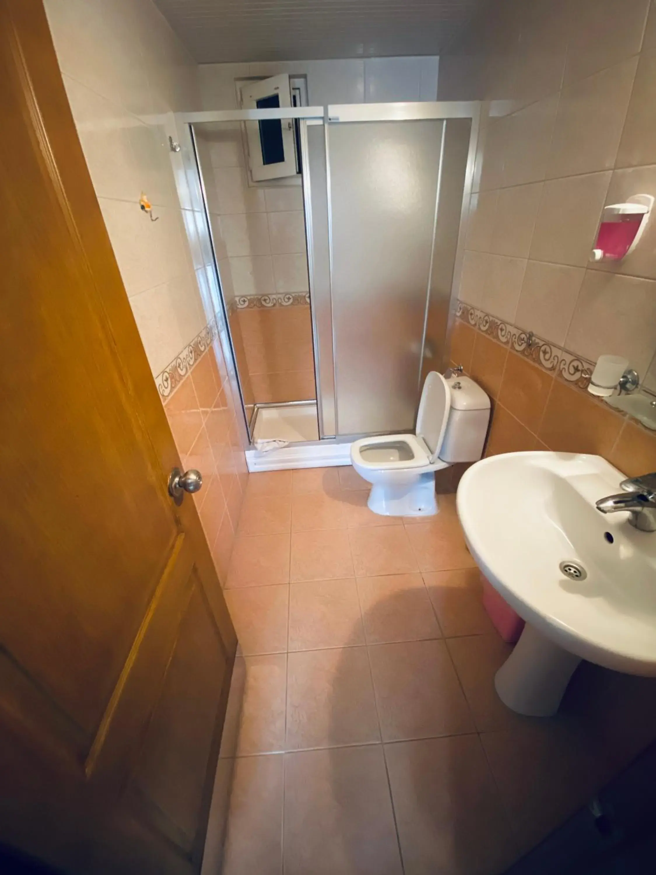 Bathroom in Lemon Hotel