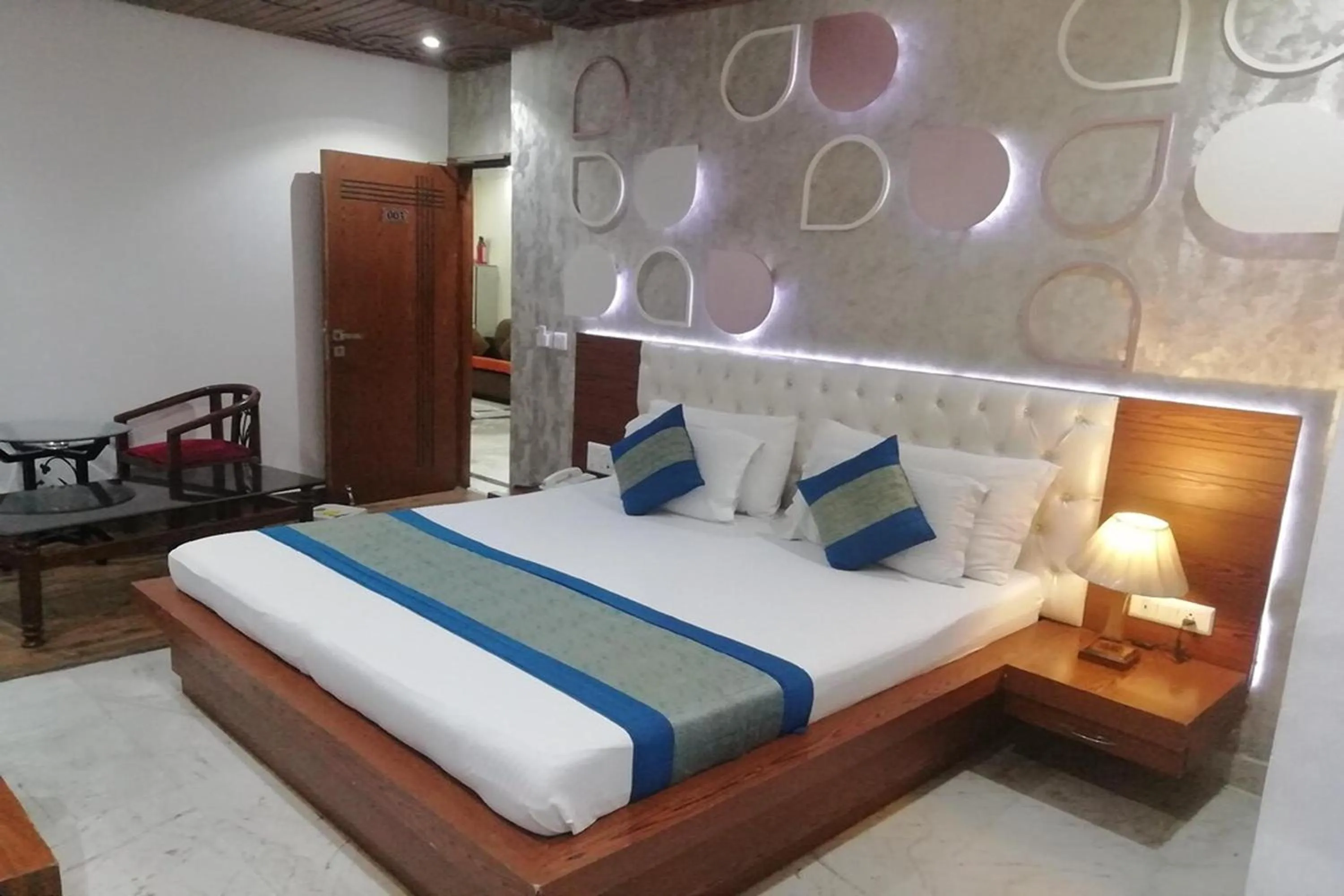 Bed in Hotel Indraprastha