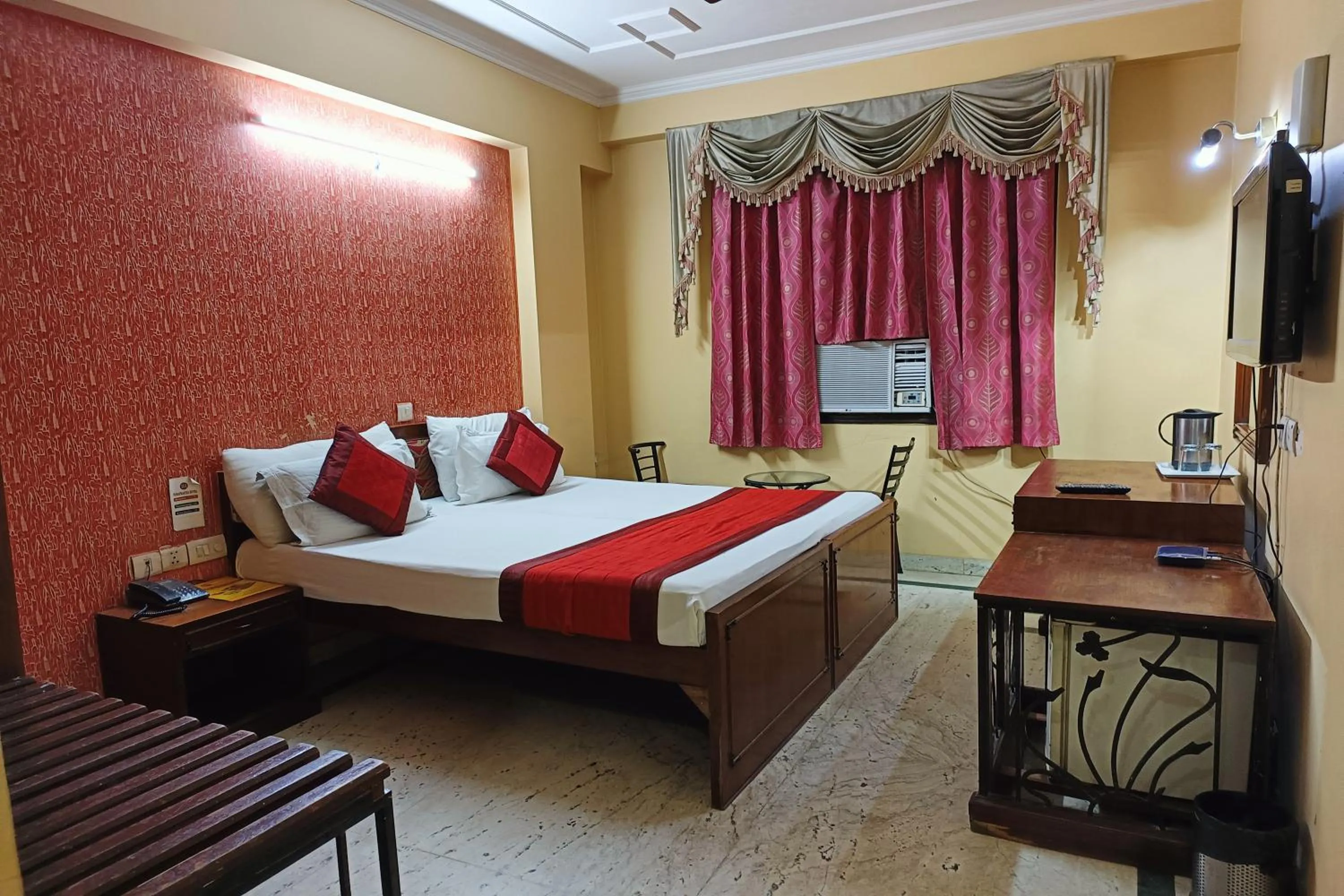 Bed in Hotel Indraprastha