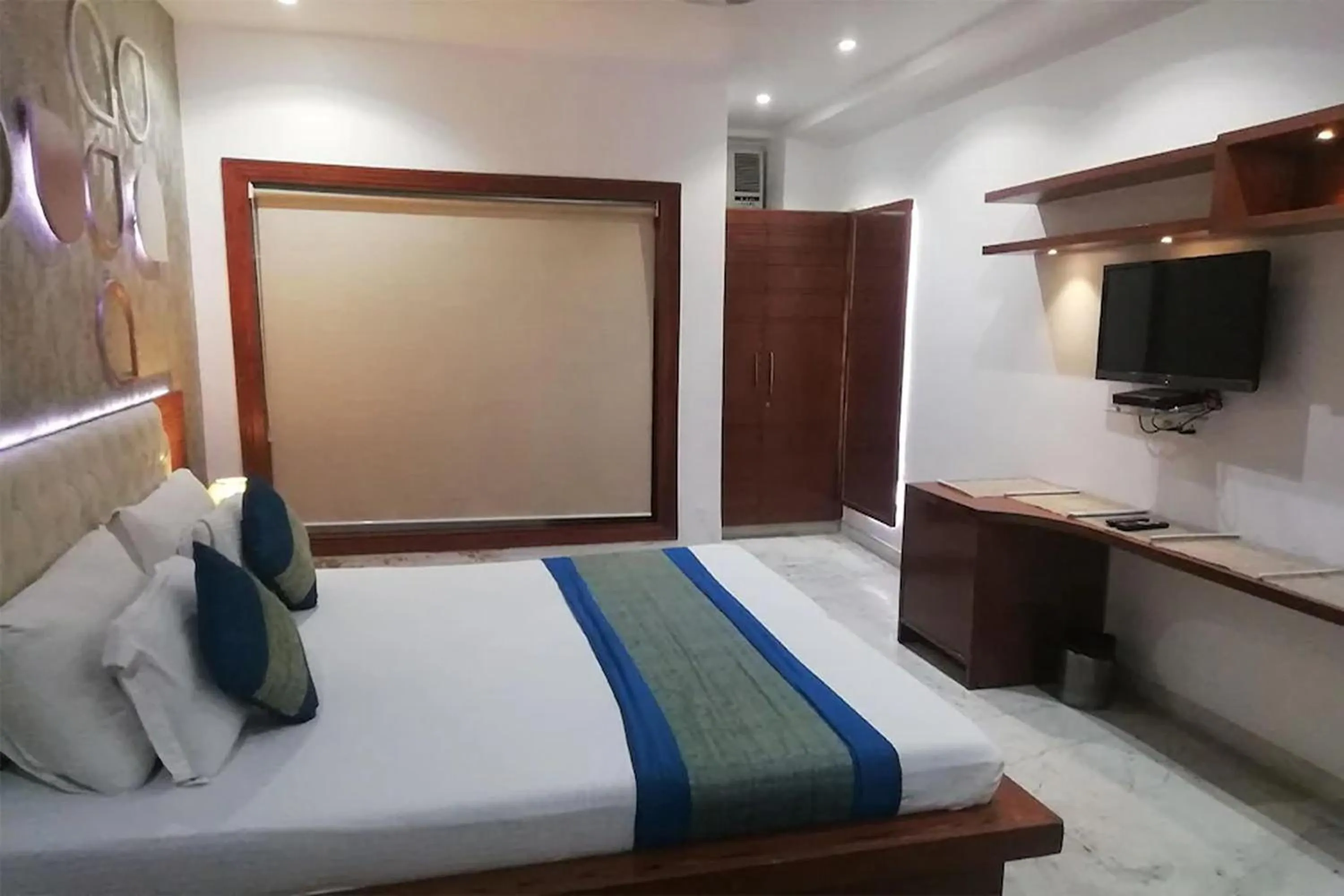 Bed in Hotel Indraprastha