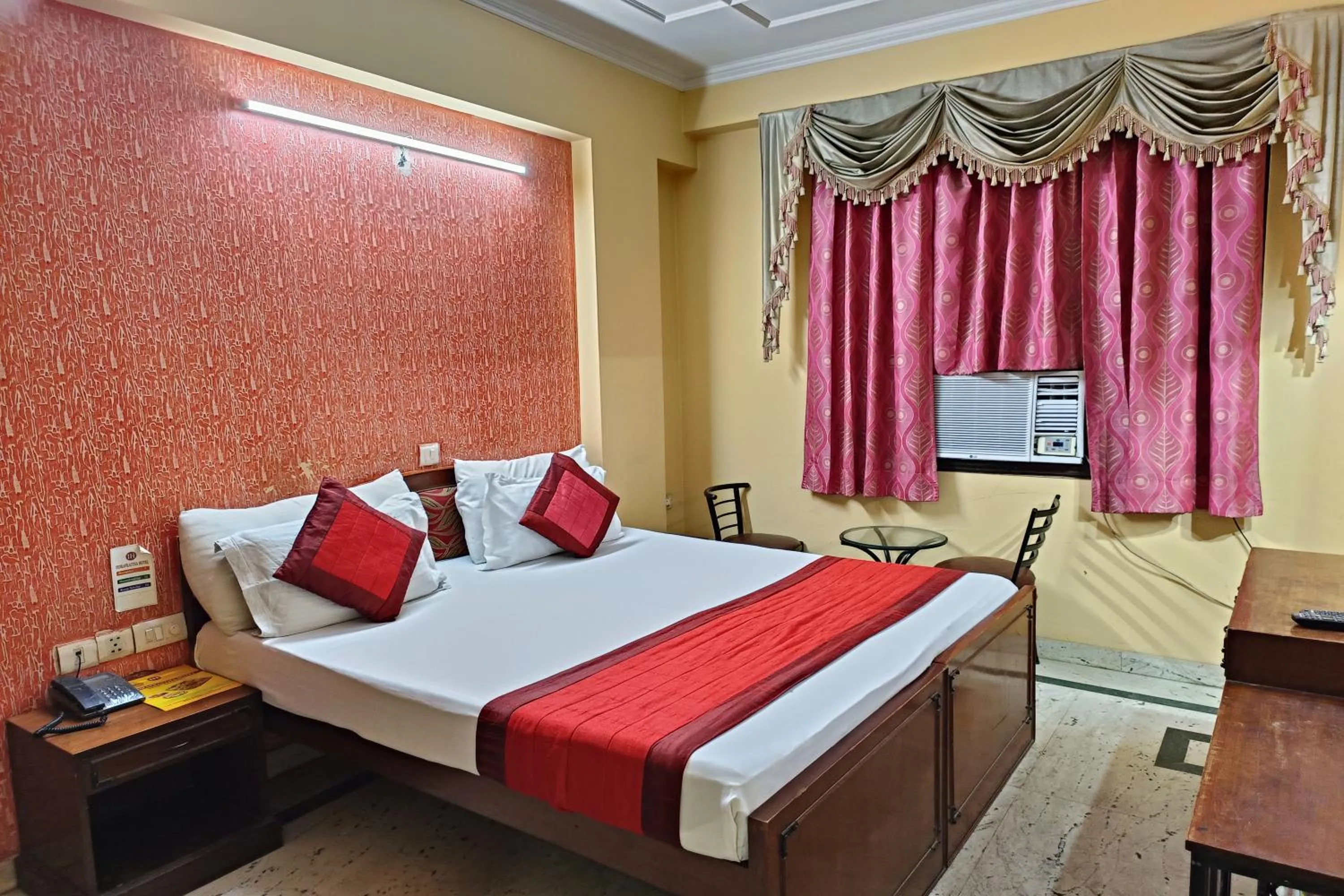 Bed in Hotel Indraprastha