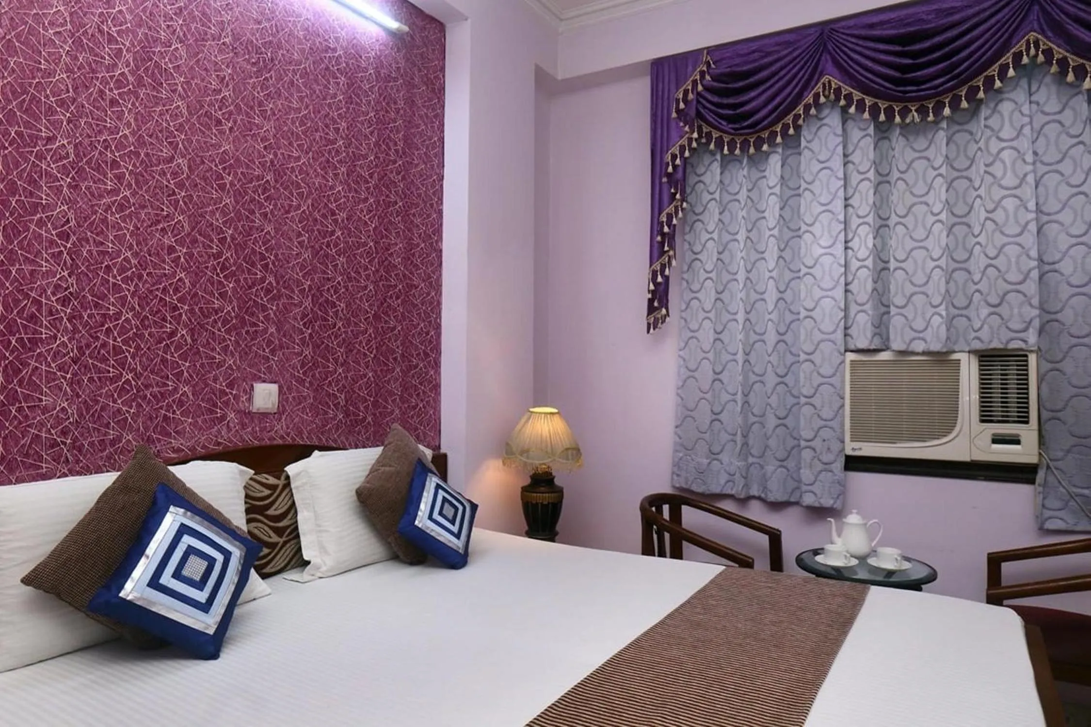 Bed in Hotel Indraprastha