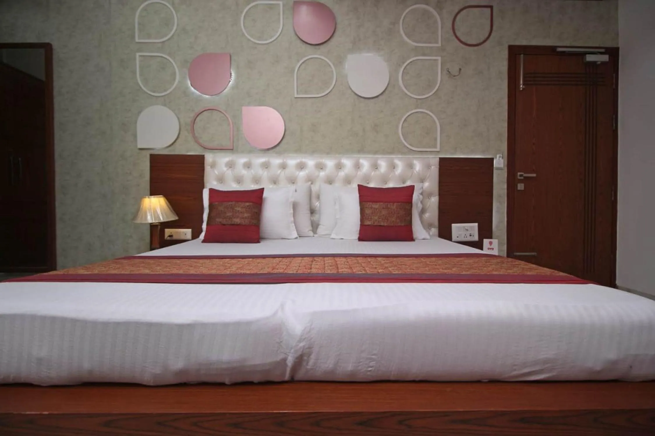 Bed in Hotel Indraprastha