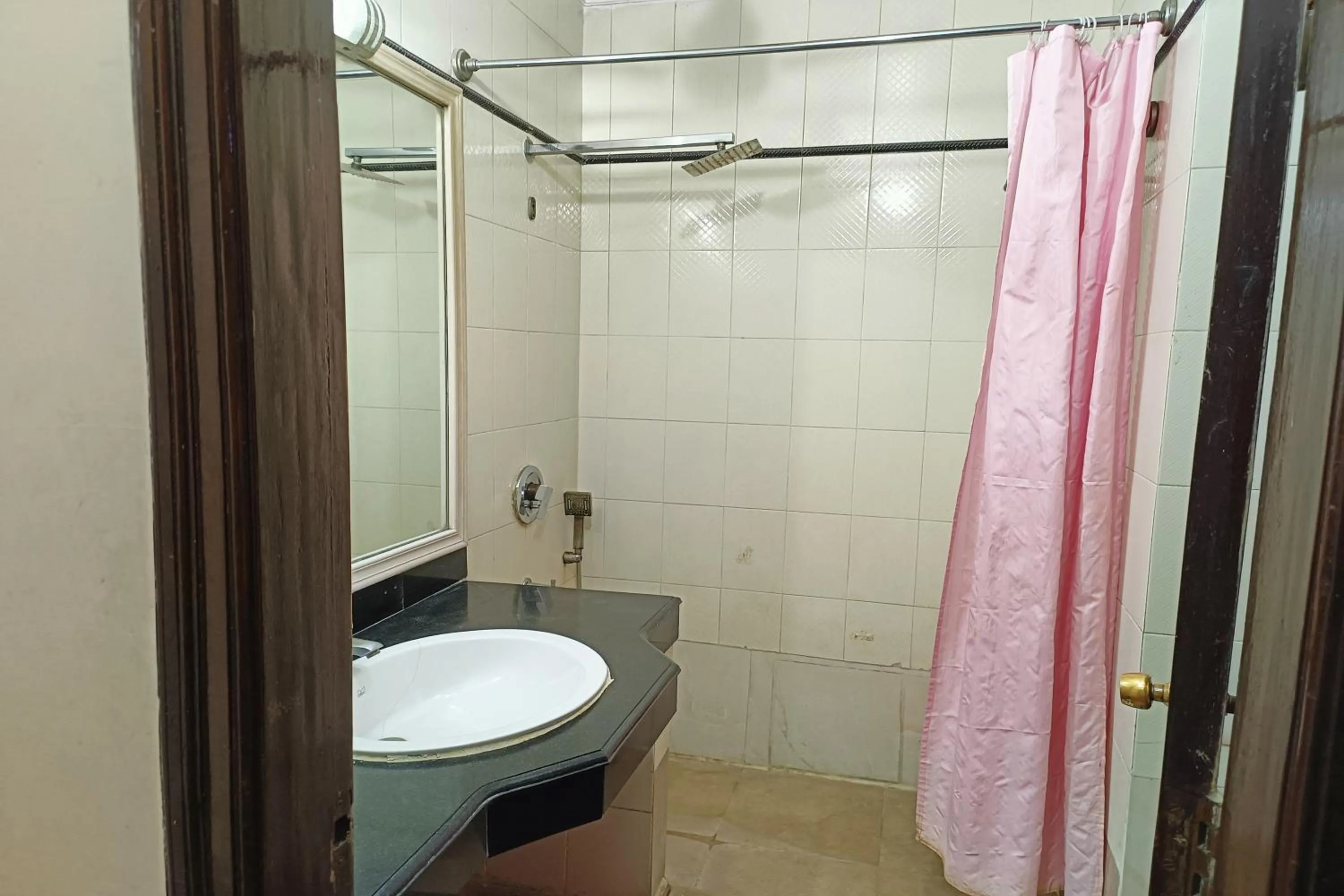 Shower in Hotel Indraprastha