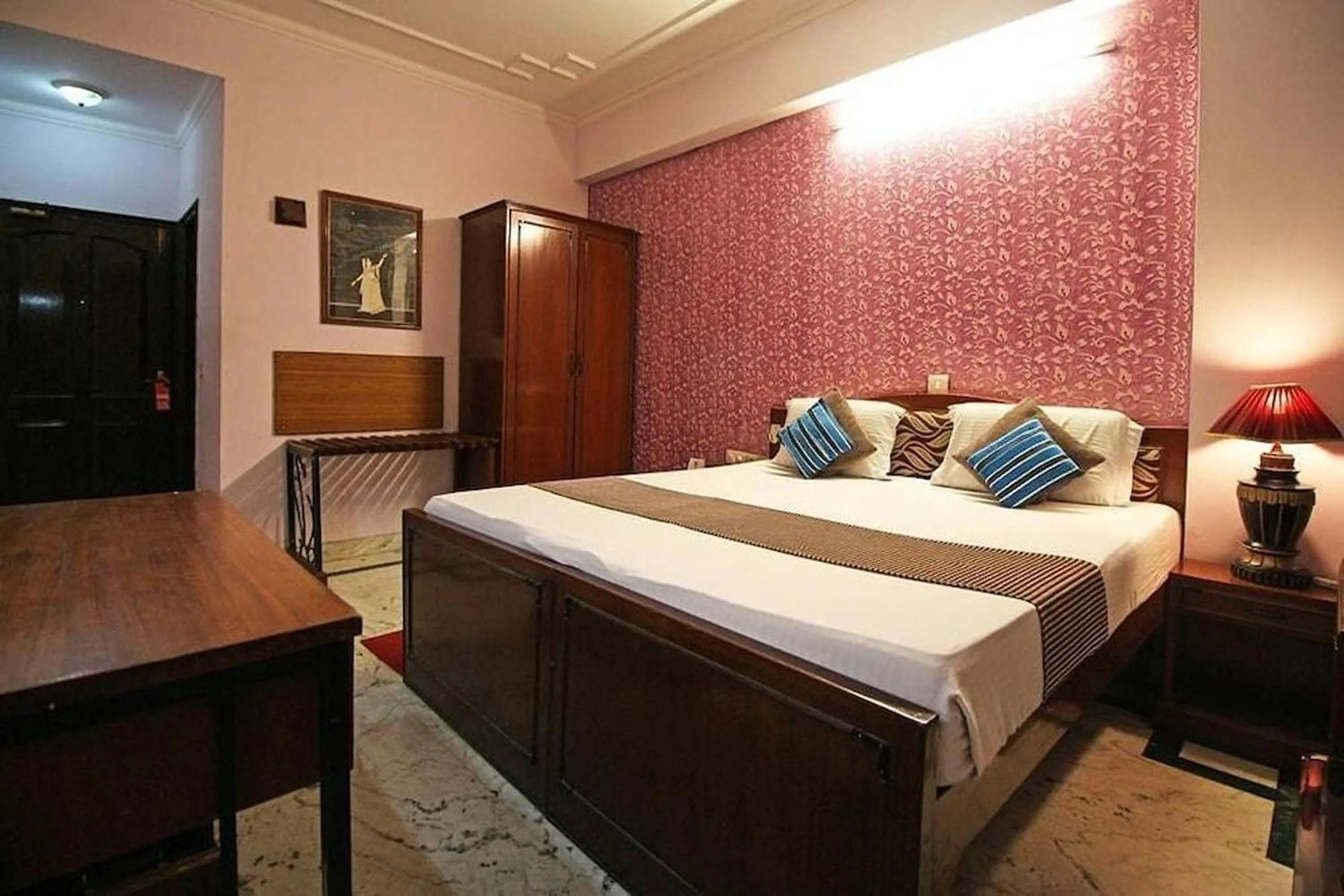 Bed in Hotel Indraprastha