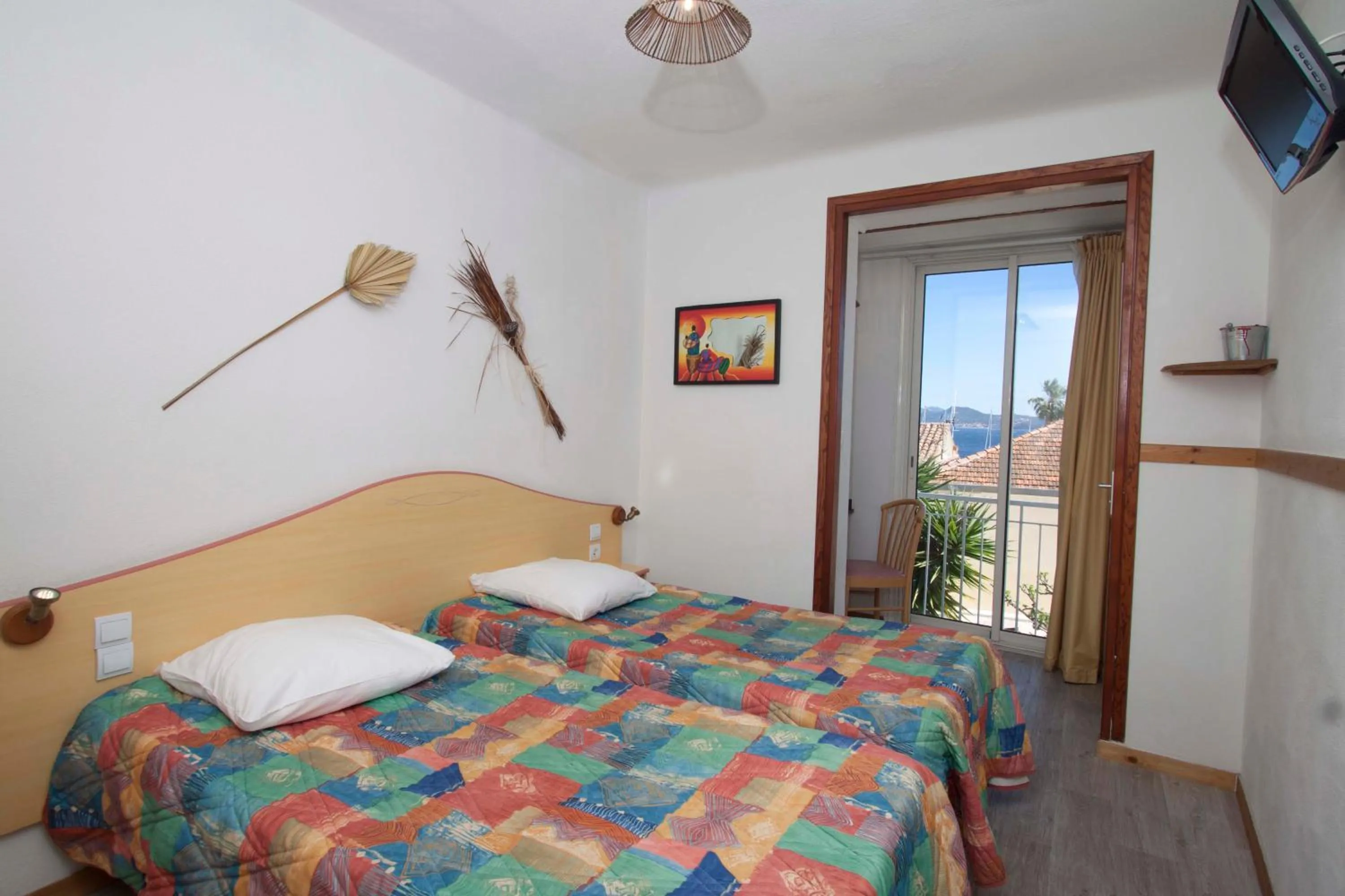Photo of the whole room, Bed in Hôtel La Croix de Malte