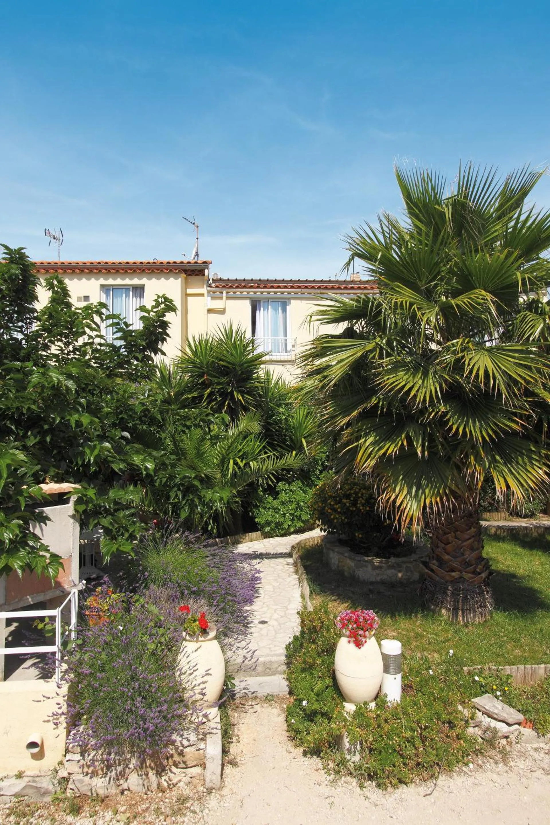 Garden in Hôtel La Croix de Malte
