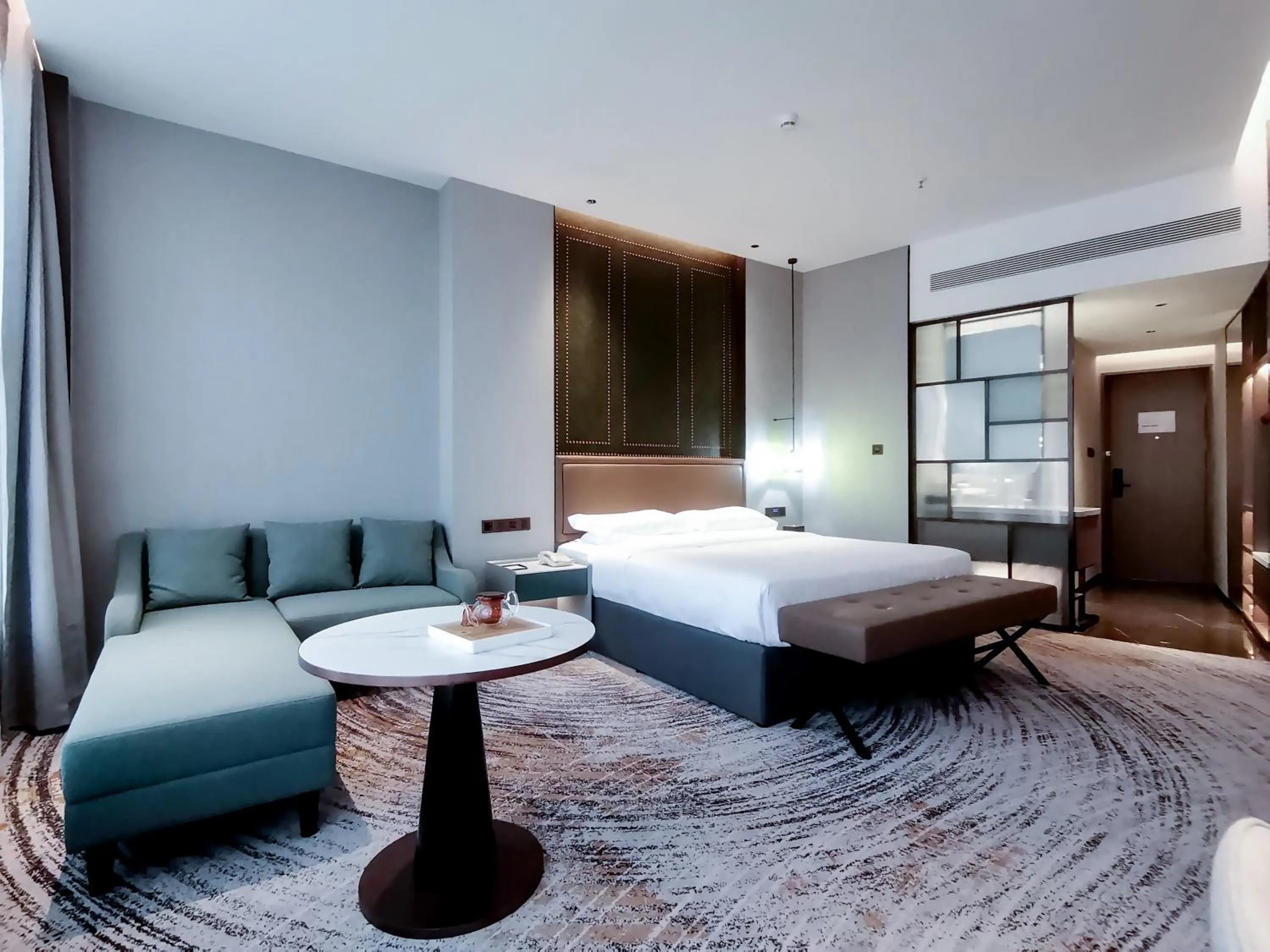 Photo of the whole room, Bed in Shenzhen Shanghai Hotel