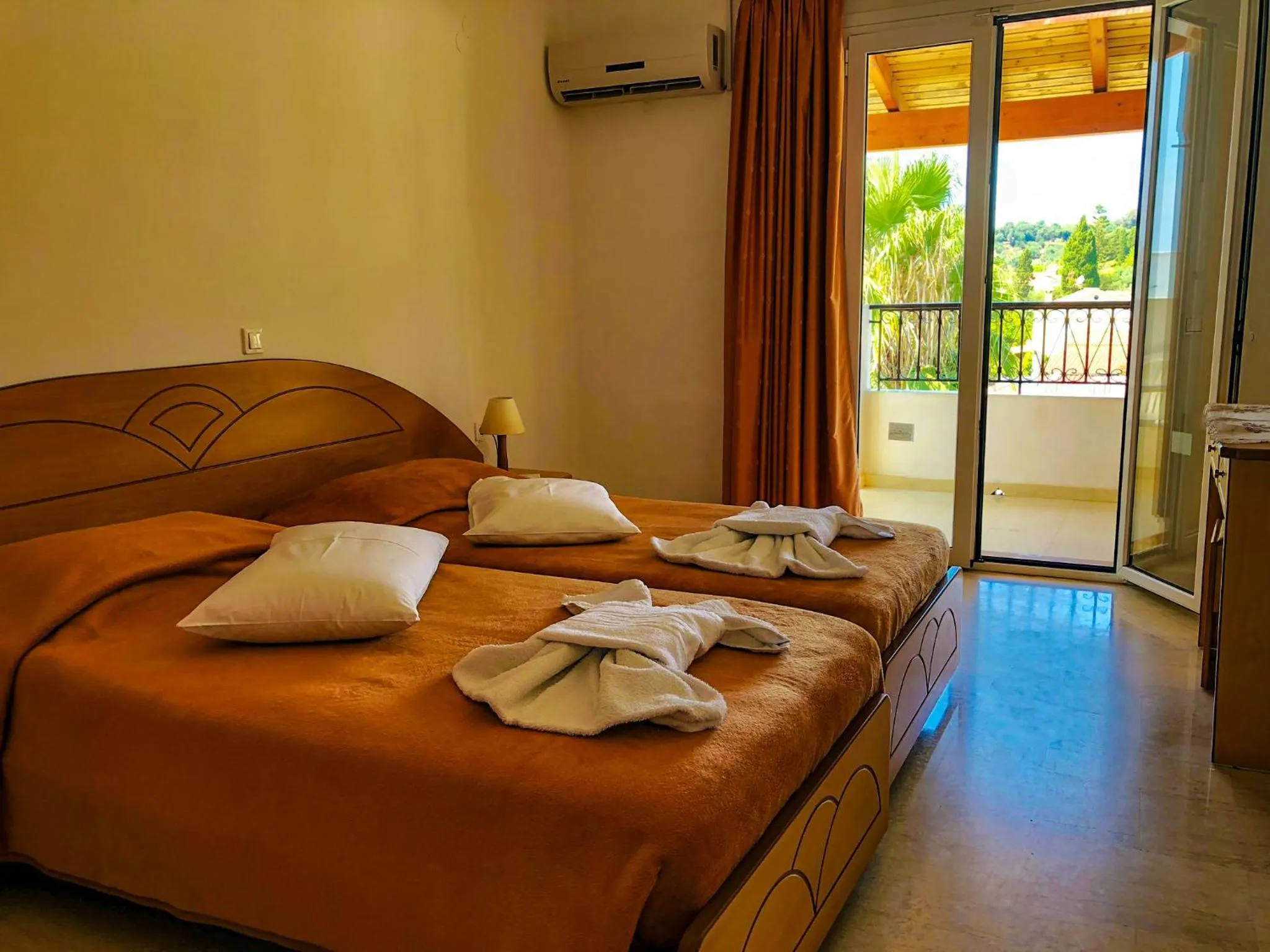 Bed in Tria Adelphia