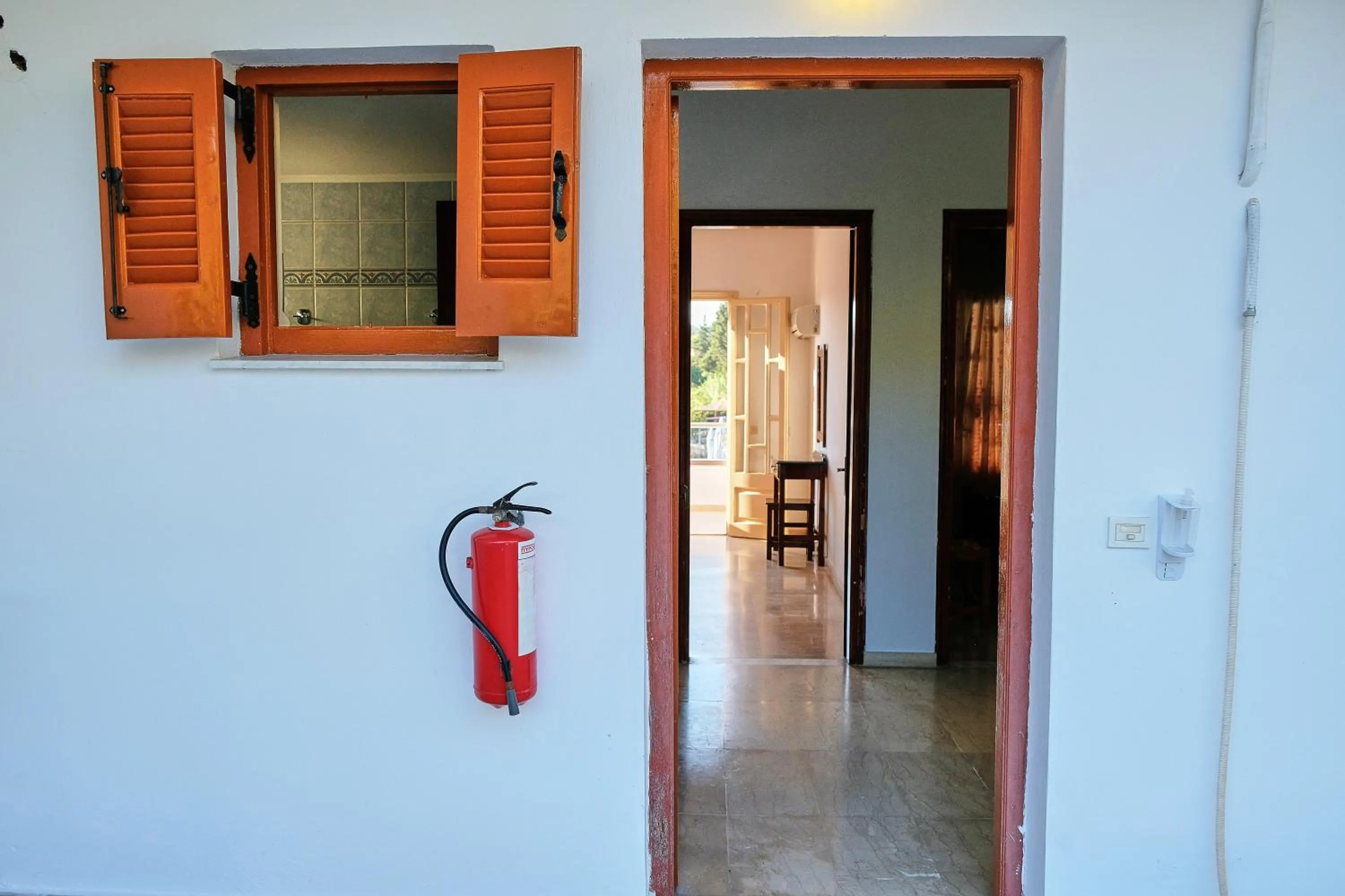 Facade/entrance in Tria Adelphia