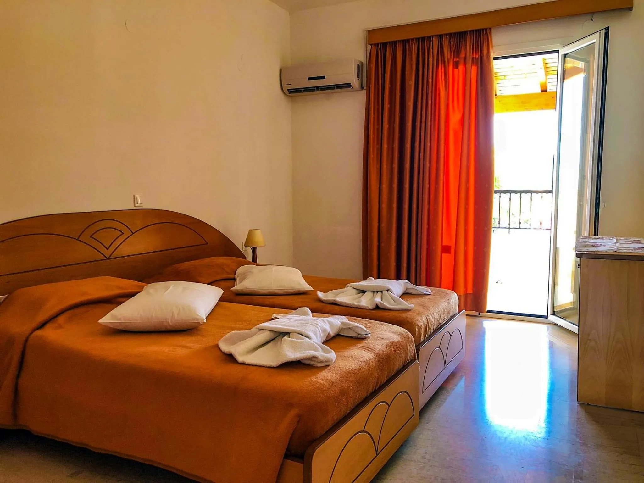 Bed in Tria Adelphia