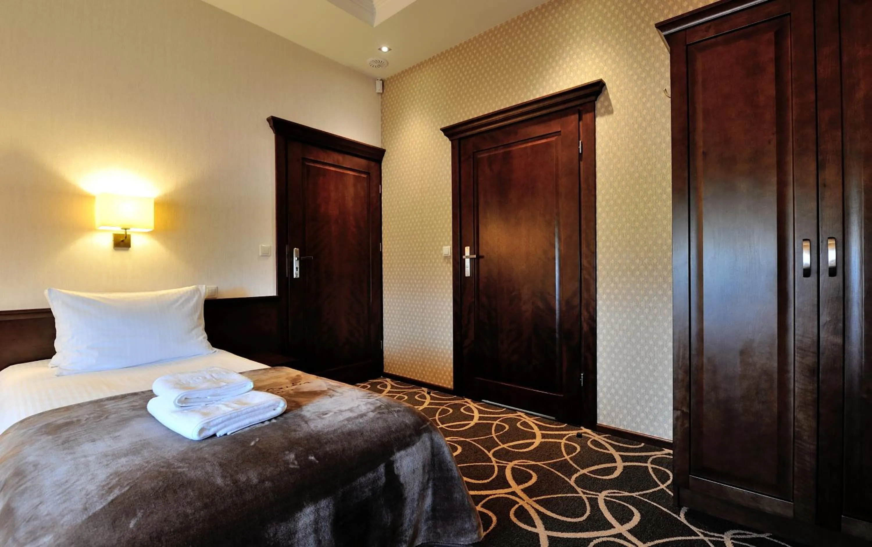 Photo of the whole room, Bed in Hotel Dwór Choiny