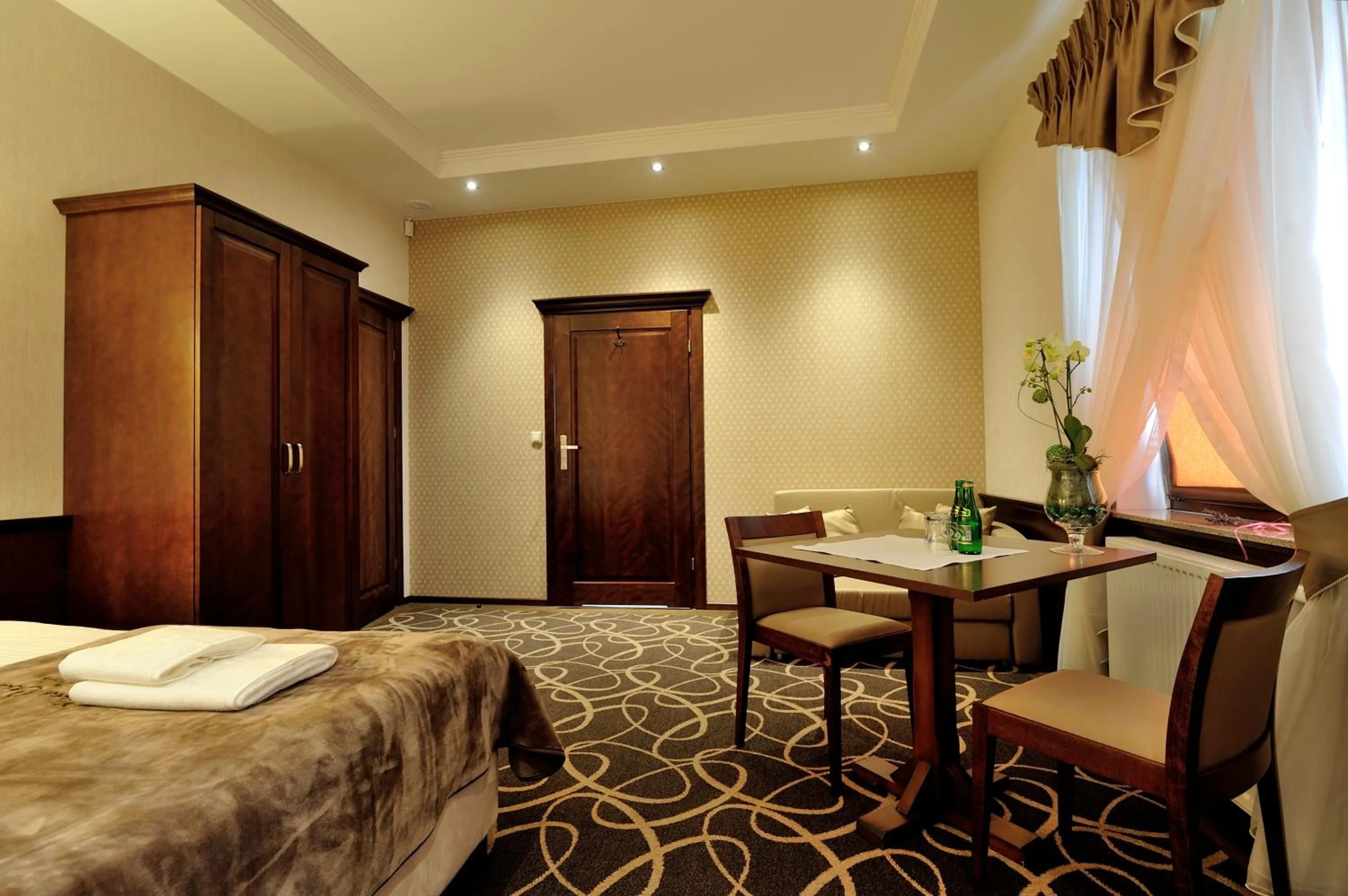 Photo of the whole room, Bed in Hotel Dwór Choiny