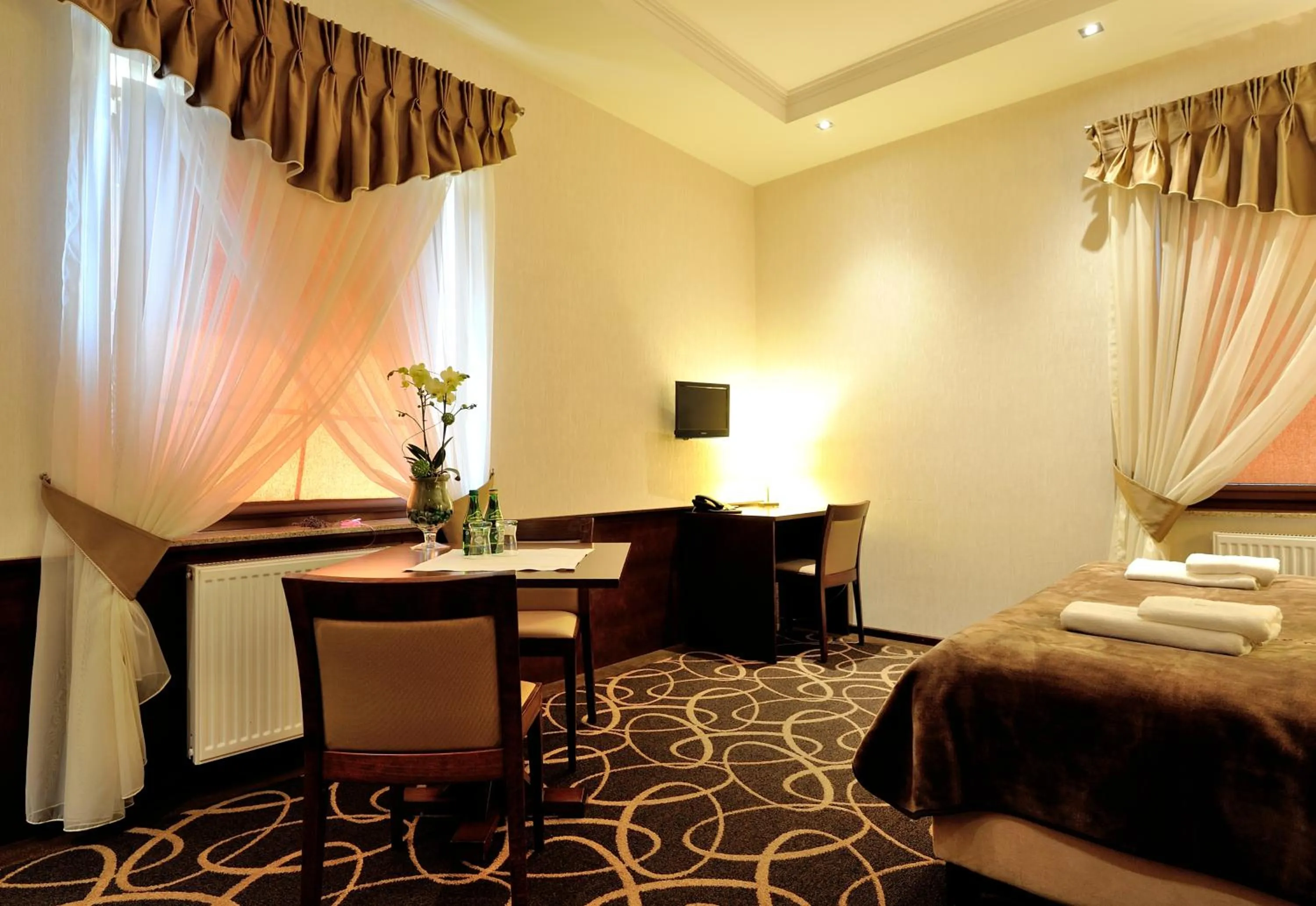 Photo of the whole room, Bed in Hotel Dwór Choiny