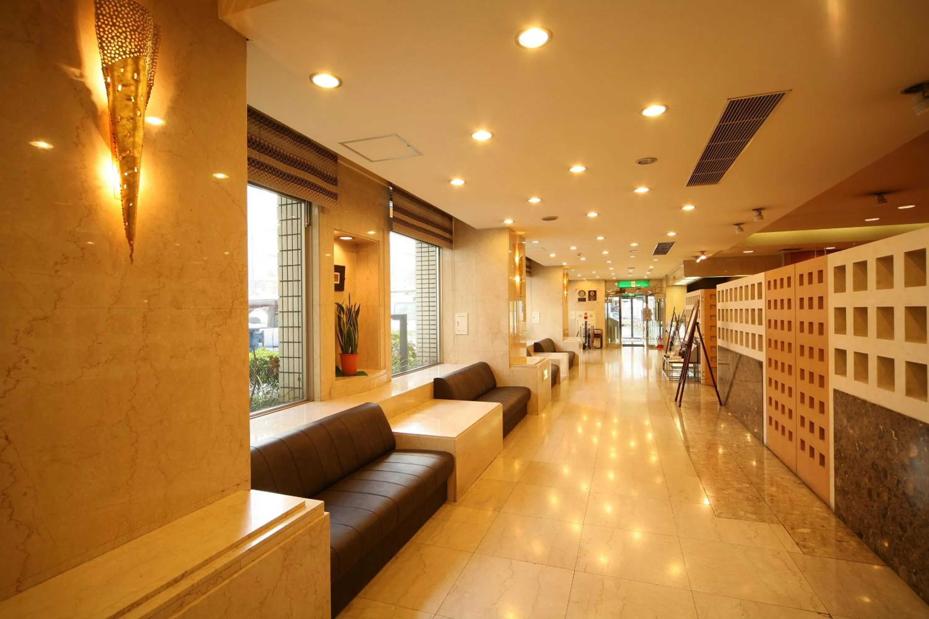 Lobby or reception in Atsugi Urban Hotel