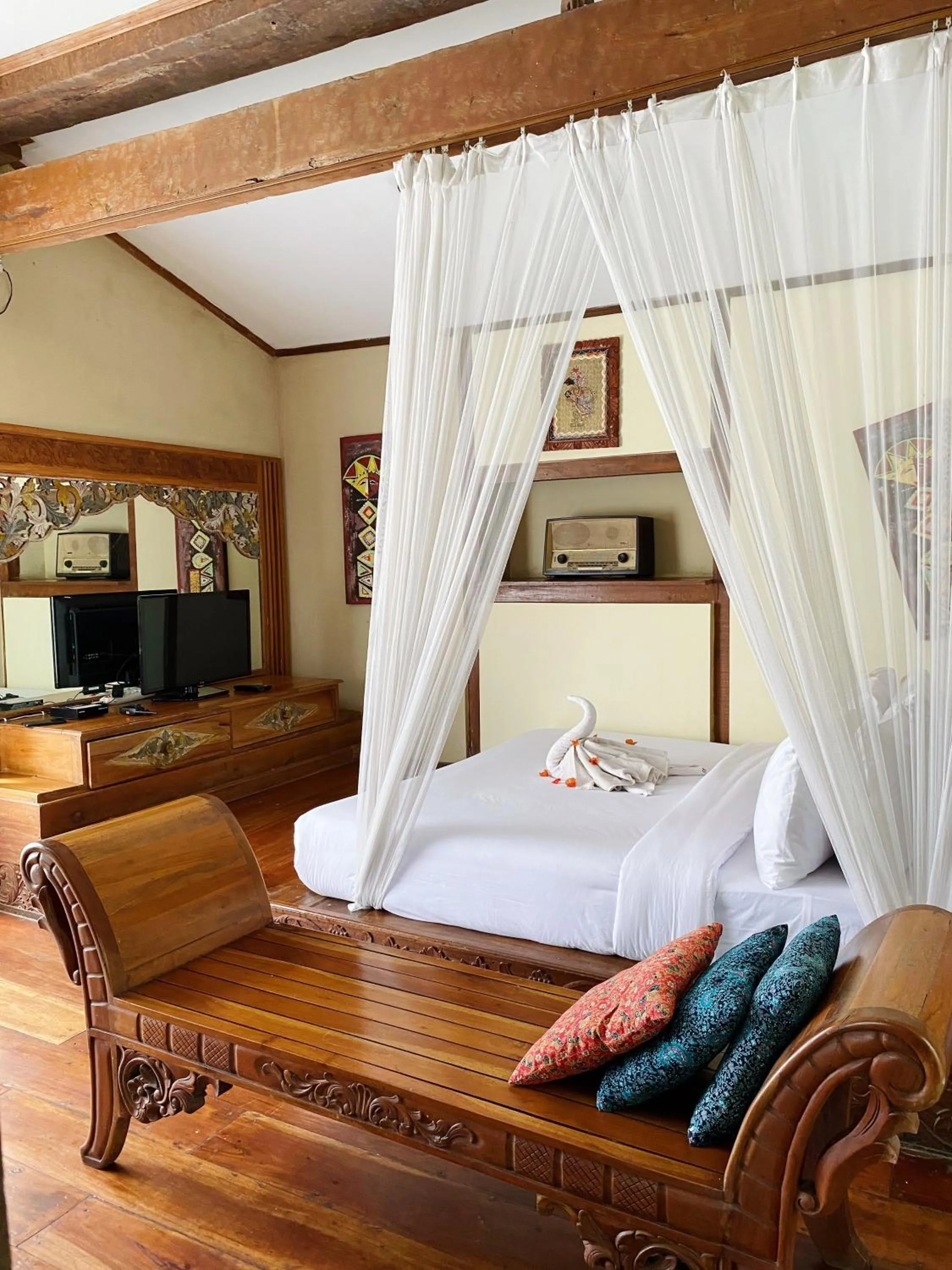 Bed in Sapulidi Cafe, Gallery & Resort