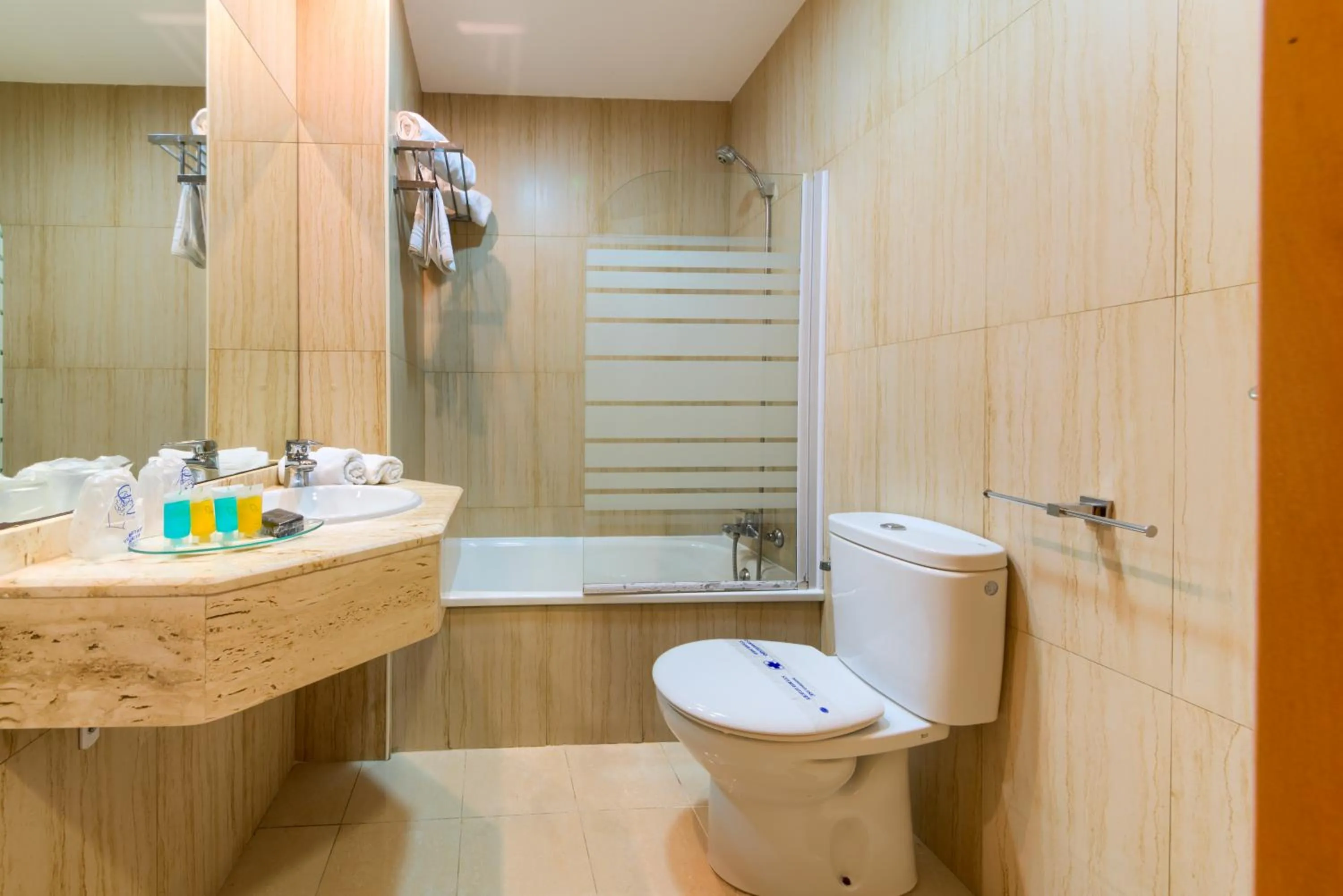 Bathroom in Hotel La Mirada