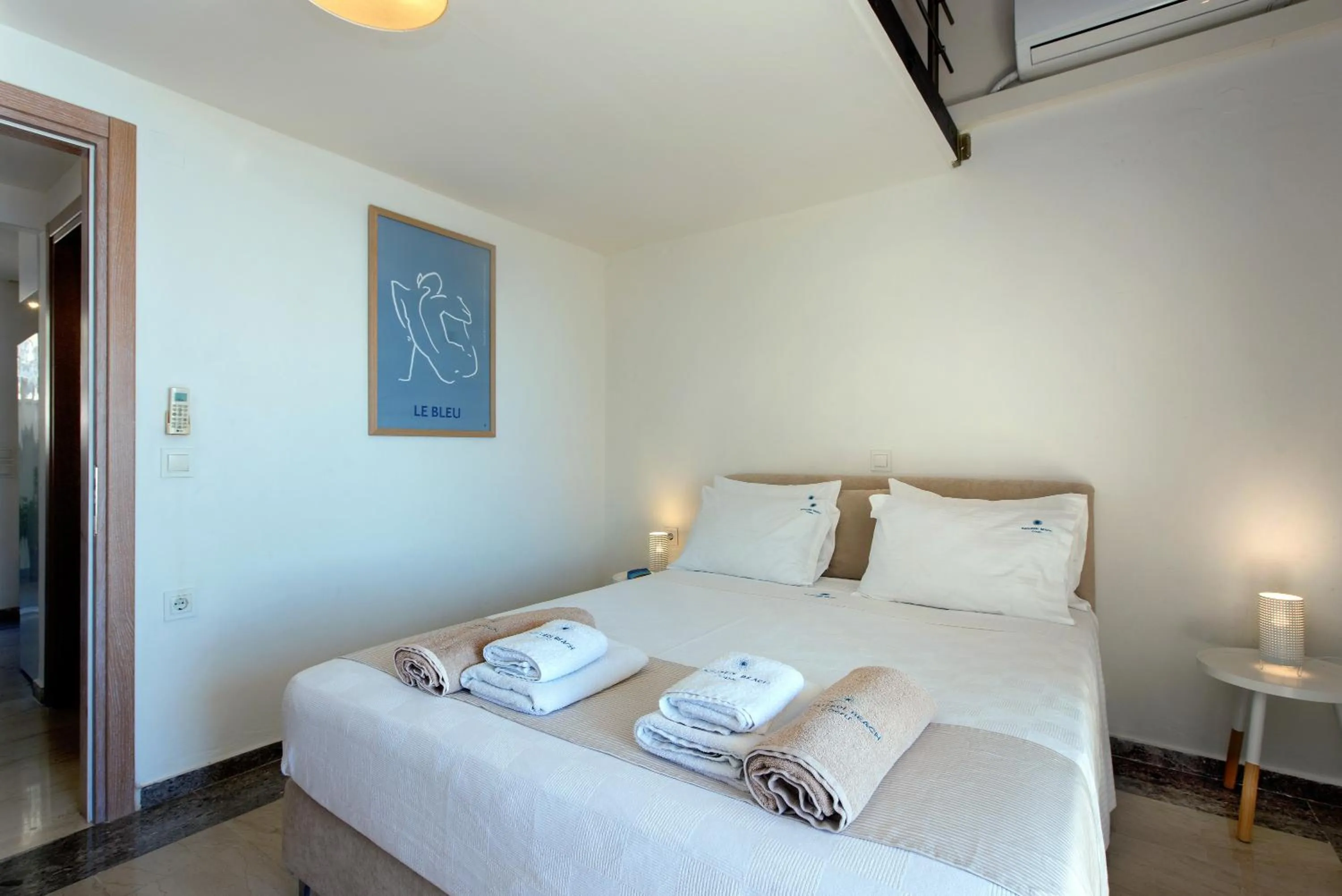 Bed in Krouzeri Beach Apartments