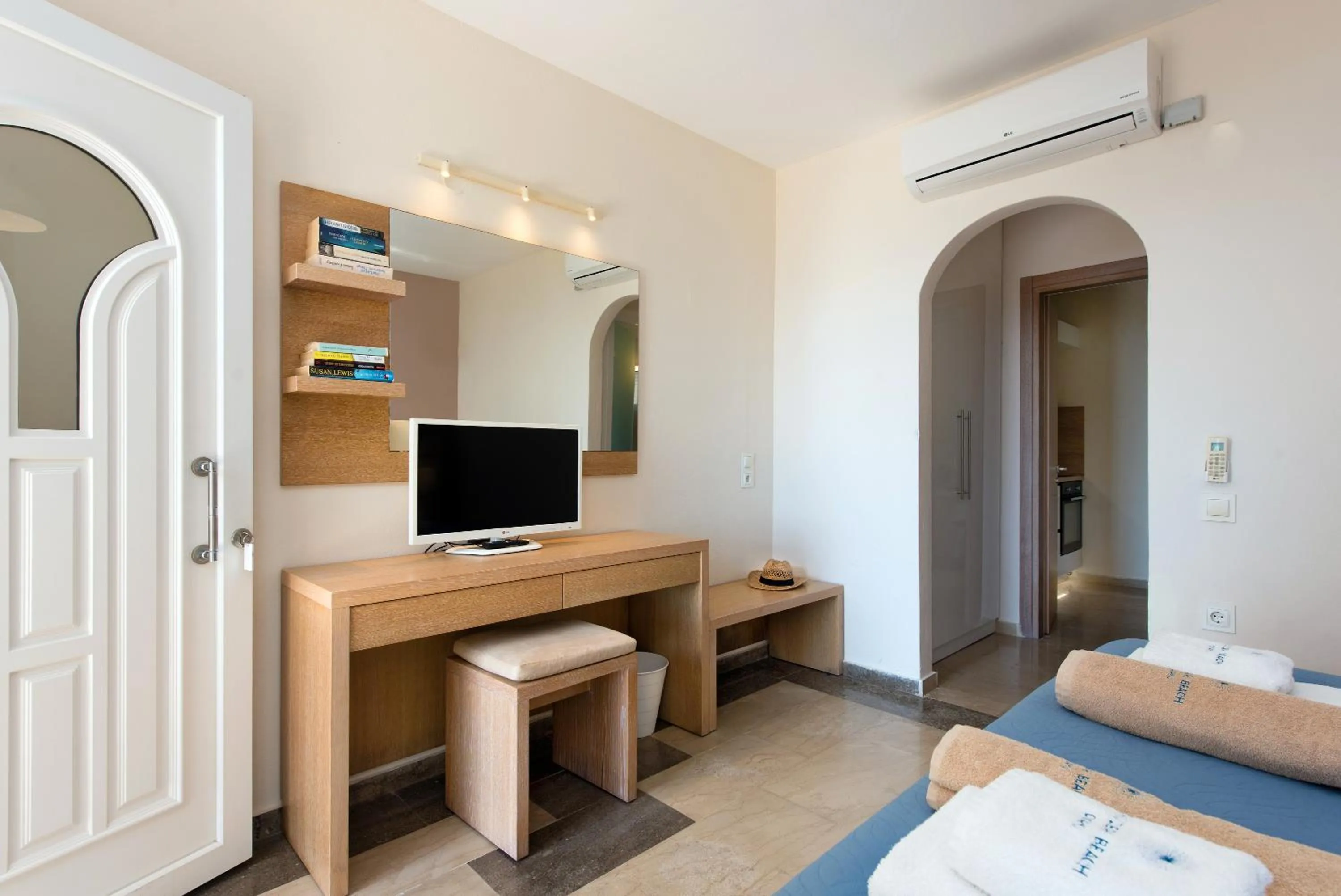 Bed in Krouzeri Beach Apartments